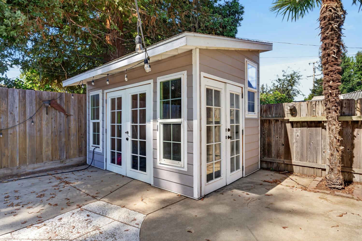 1172 Fallbrook Street