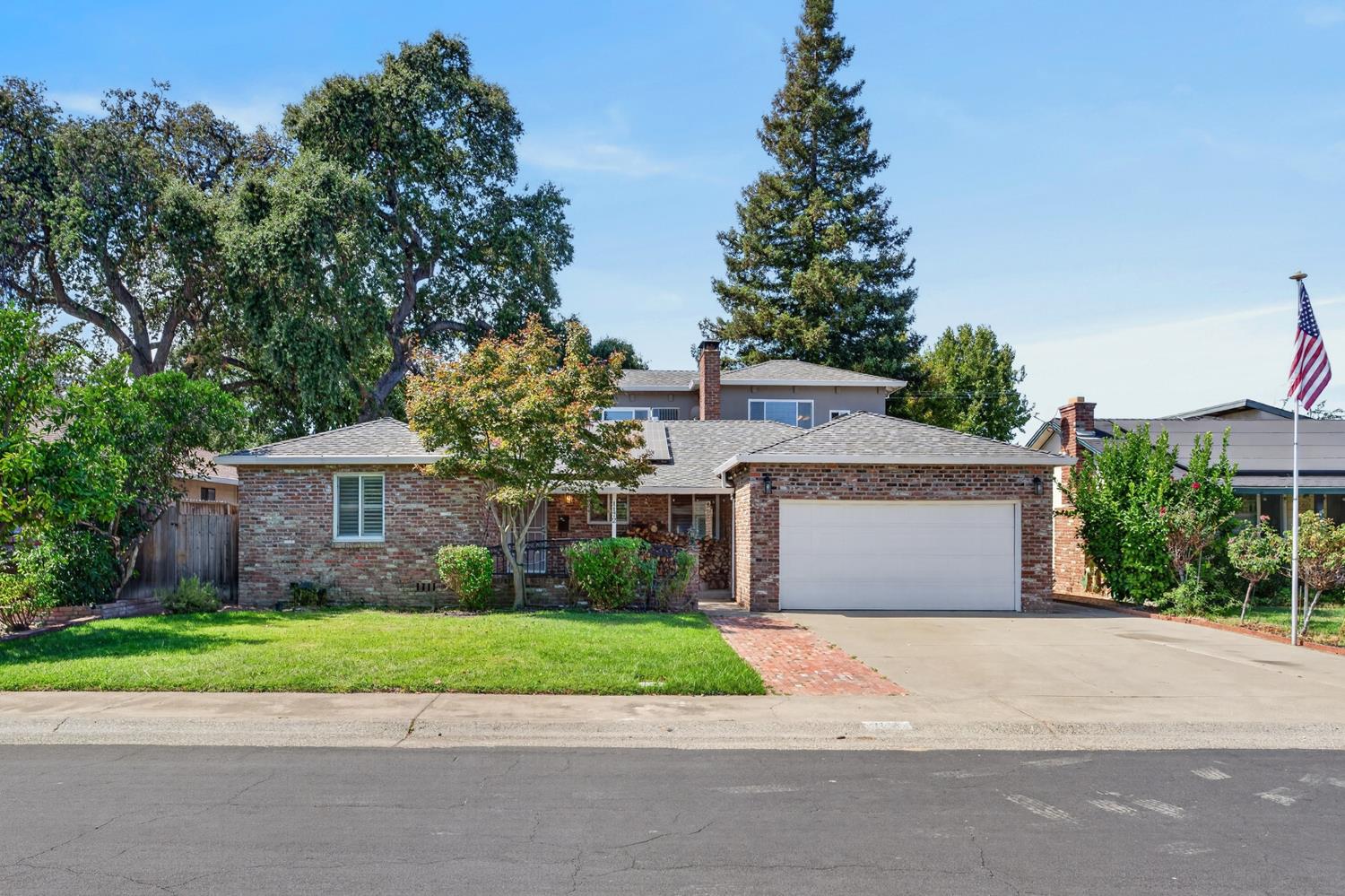 1172 Fallbrook Street