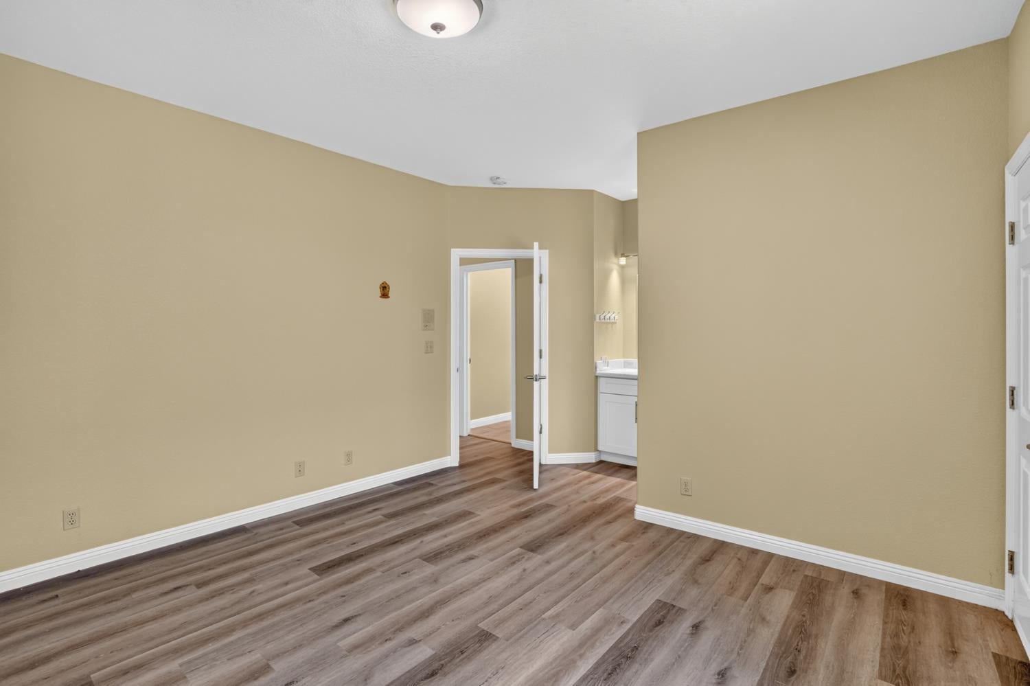 1917 Windward Point