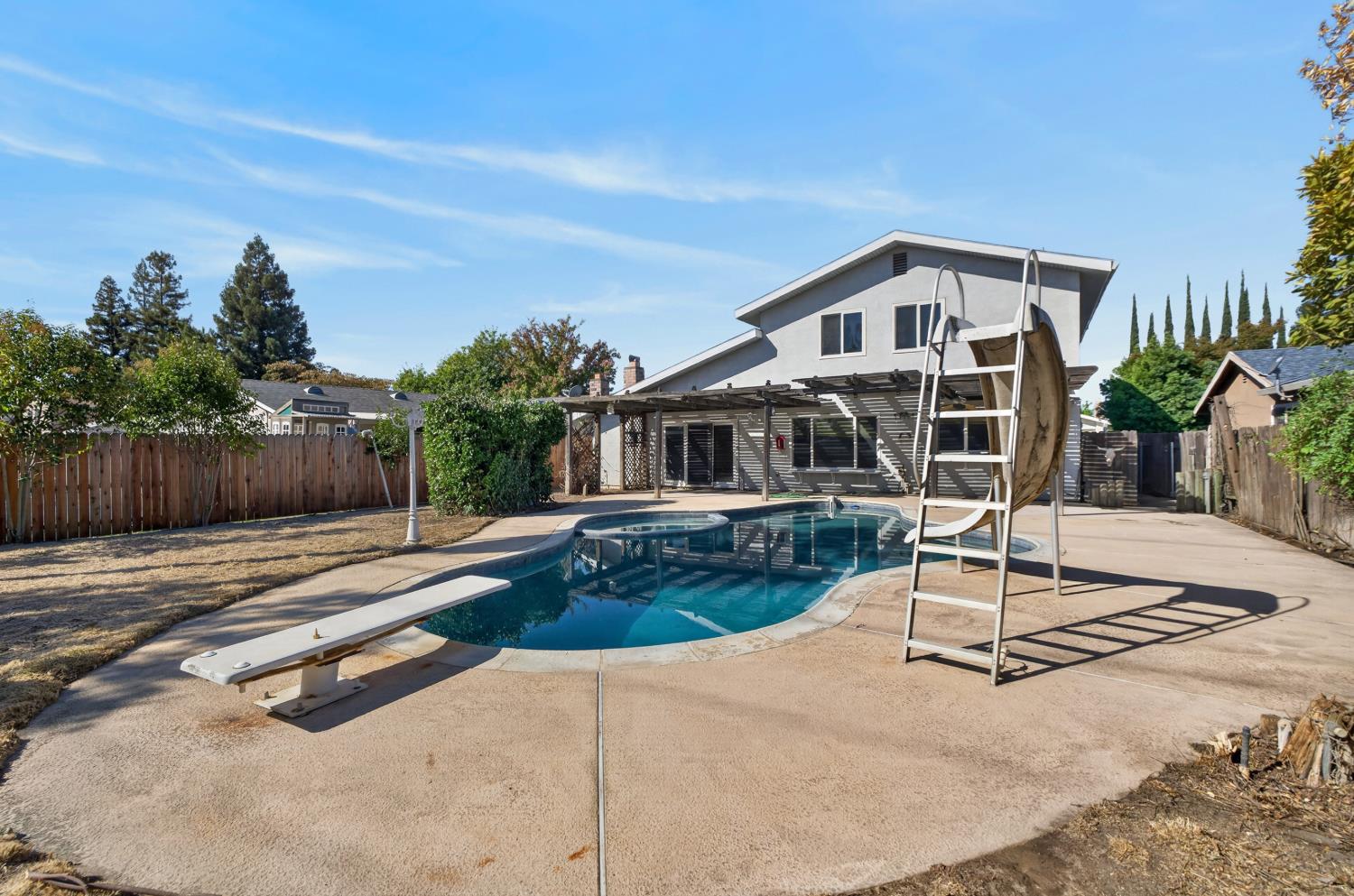 4233 Rosecrest Way