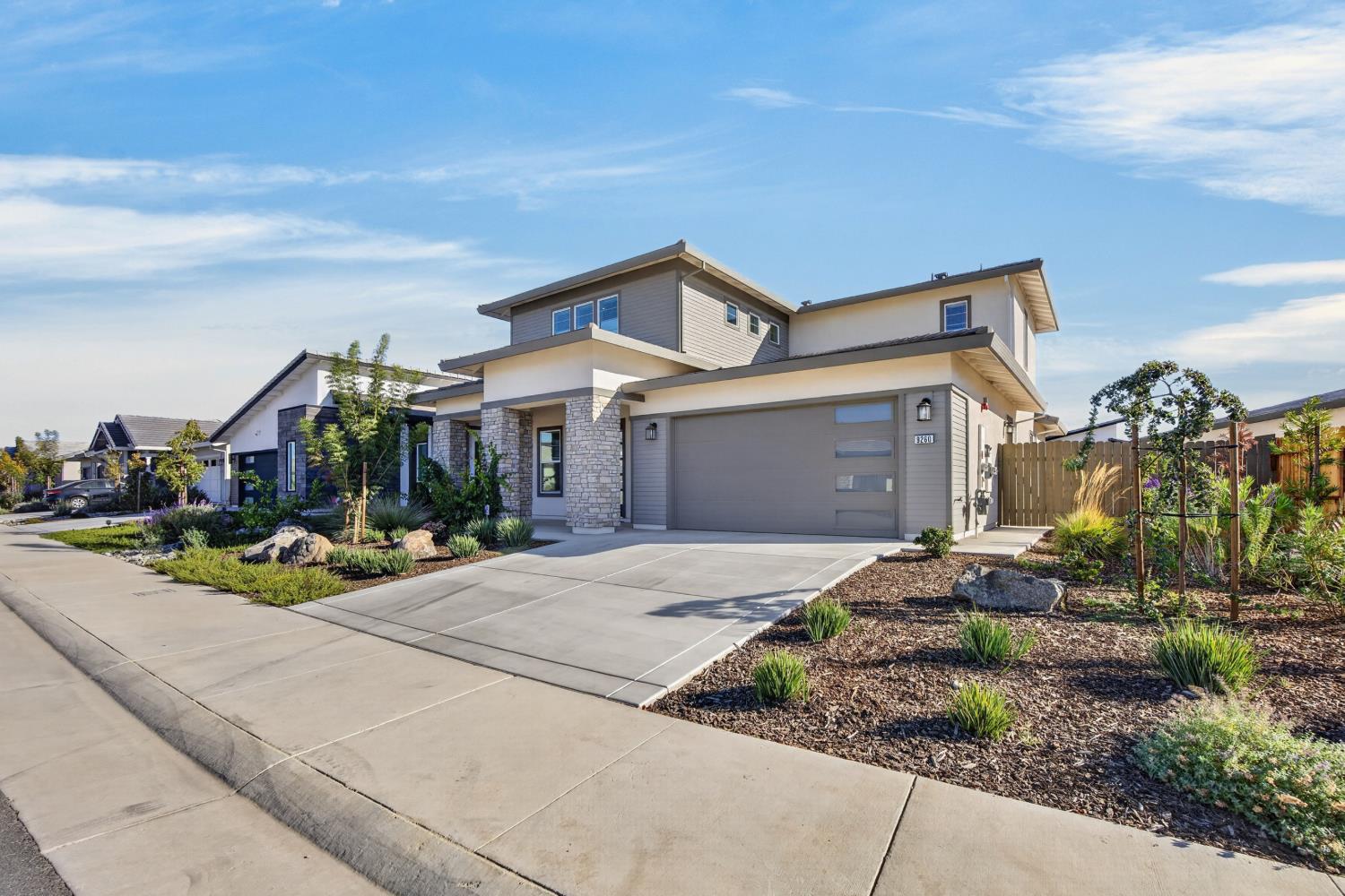 9260 Janowicz Street