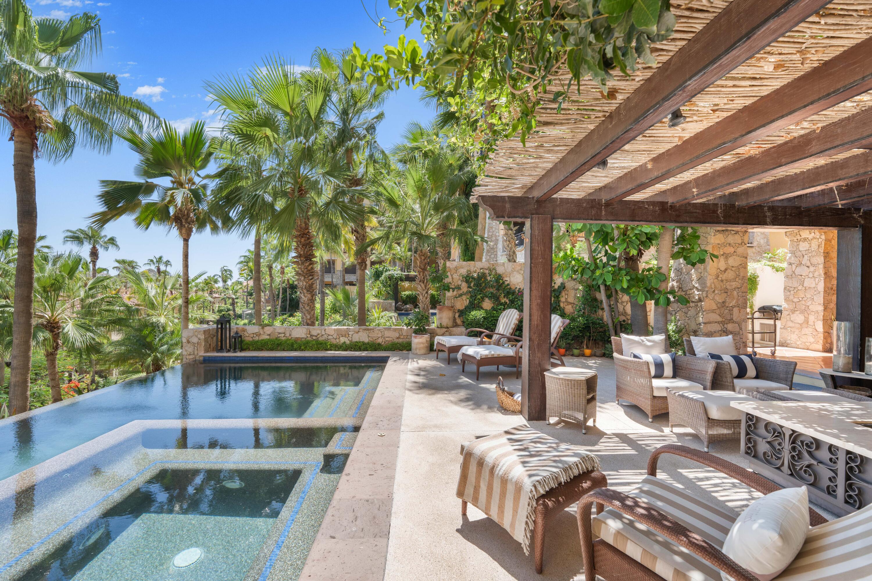 Veranda, Hacienda Beach Club