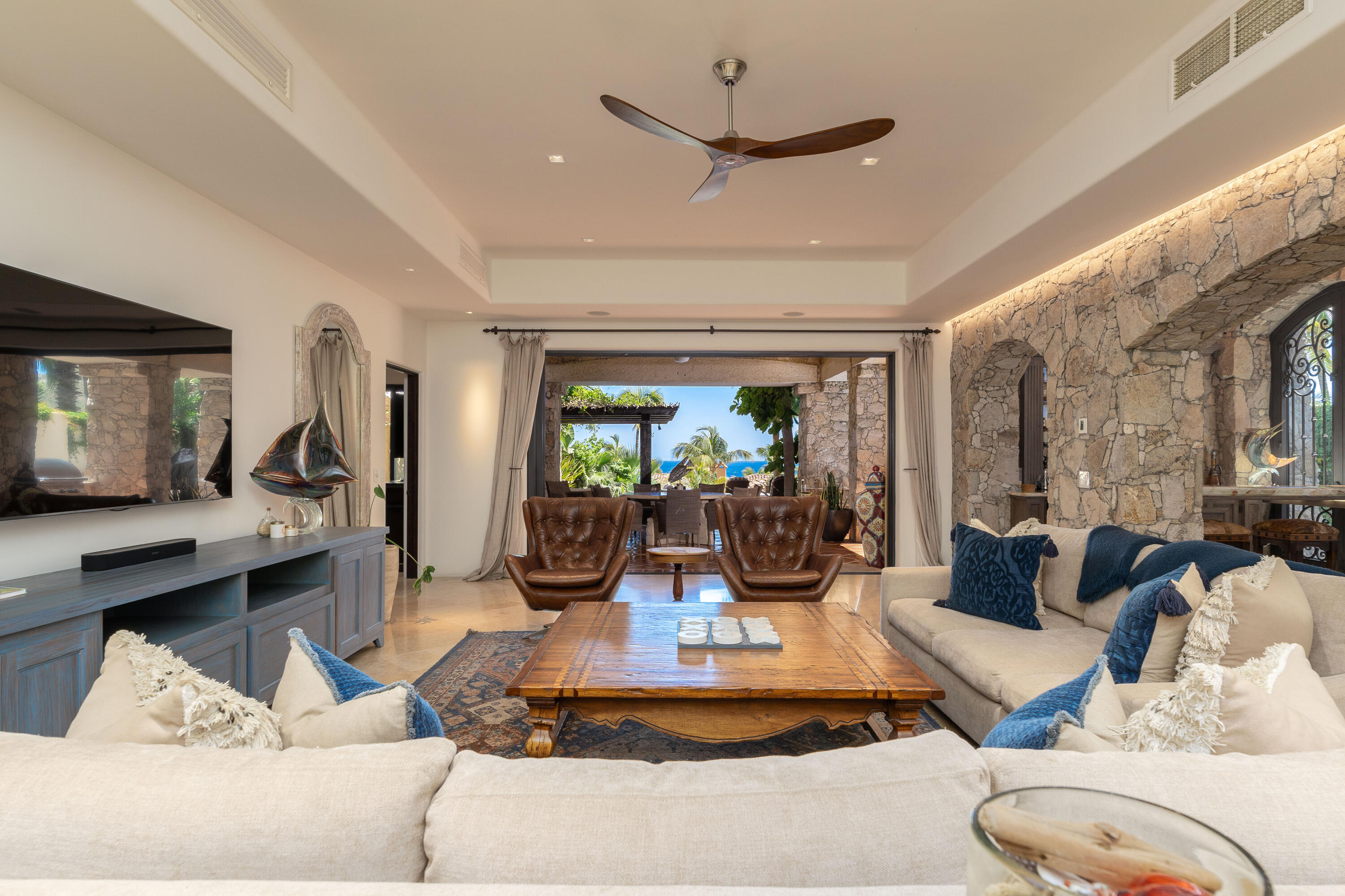 Veranda, Hacienda Beach Club