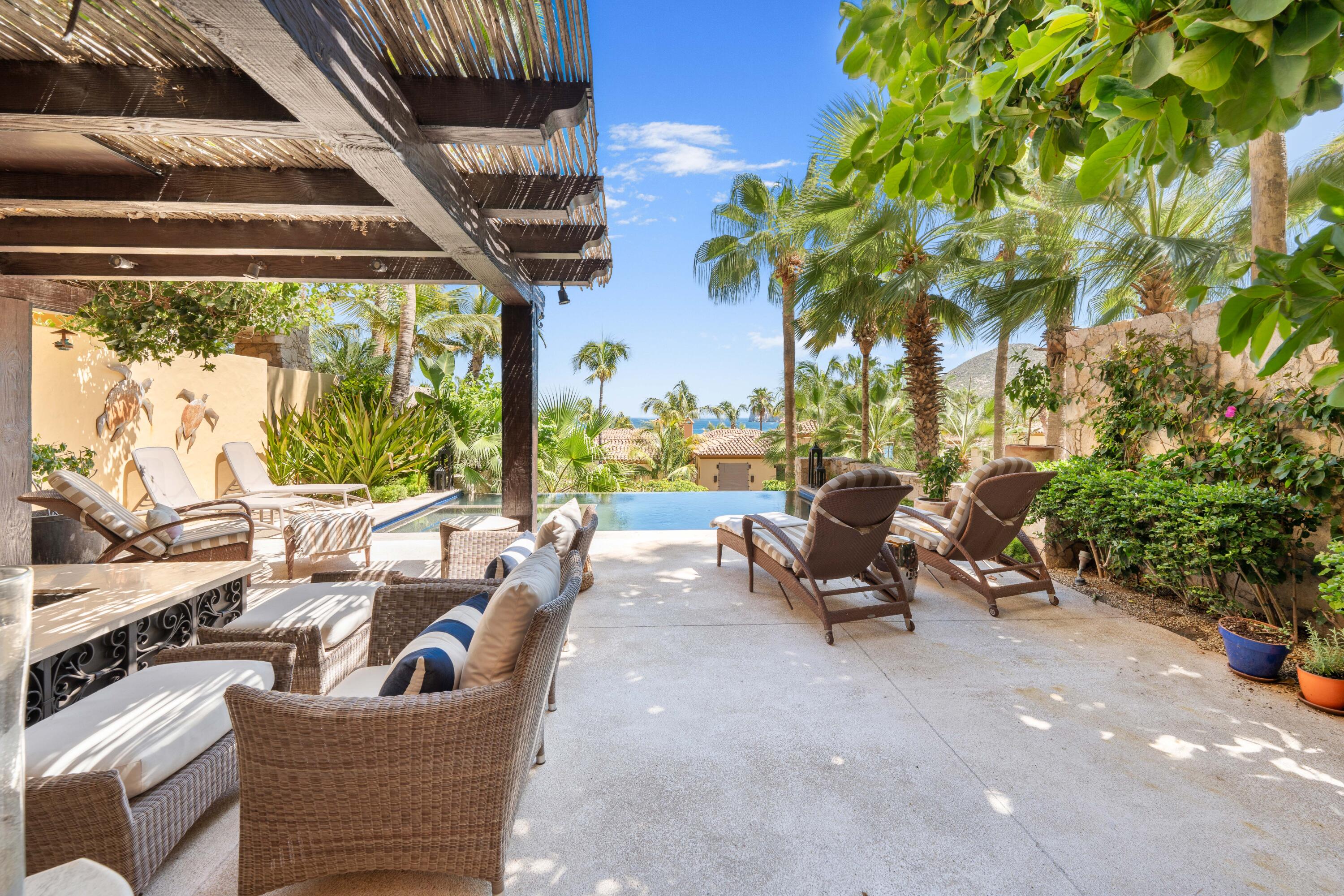 Veranda, Hacienda Beach Club