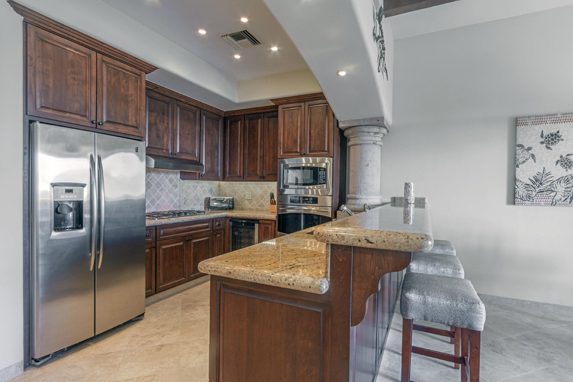 CONDO, EL ENCANTO, SELLER FIN. GARAGE