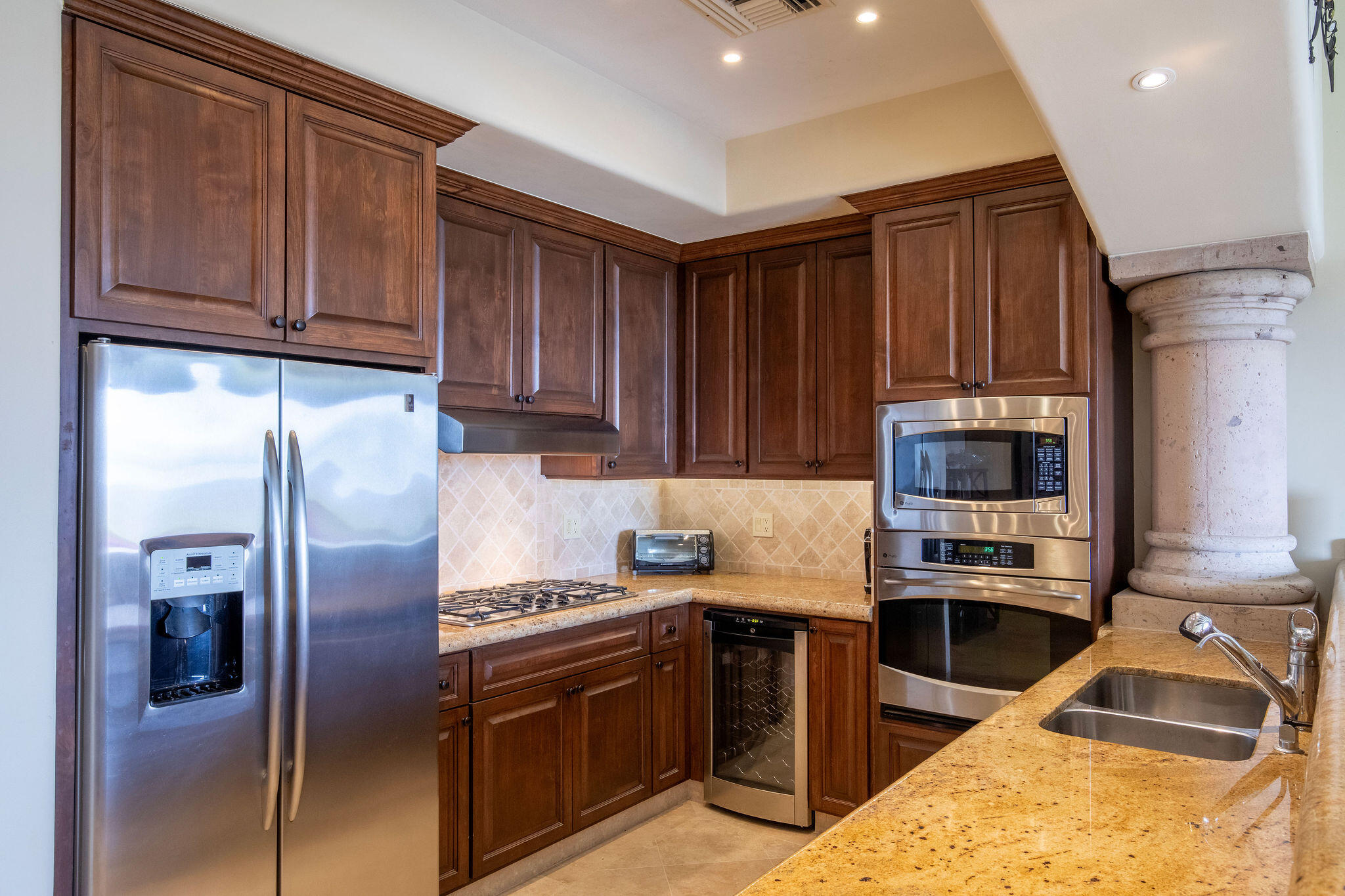 CONDO, EL ENCANTO, SELLER FIN. GARAGE