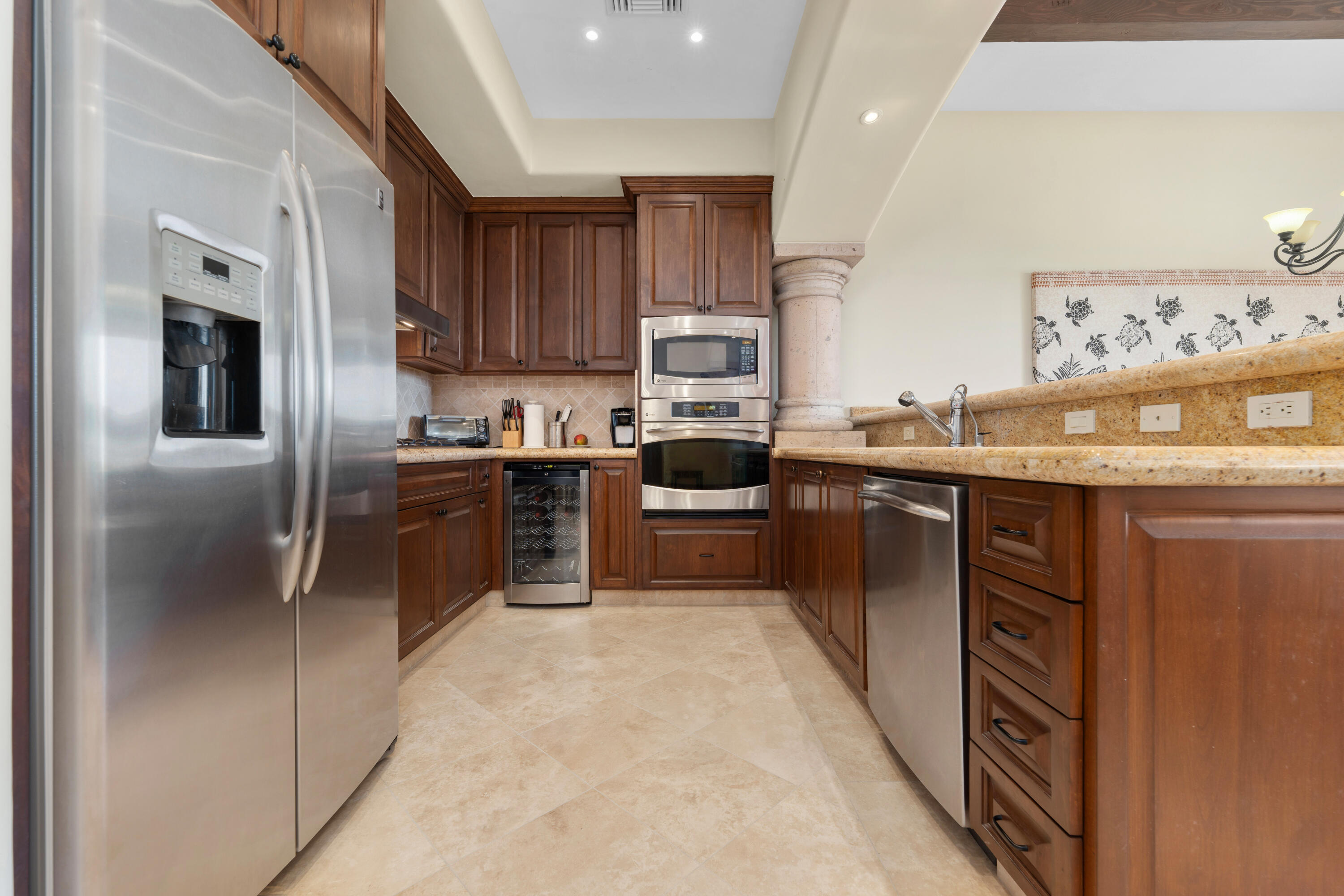 CONDO, EL ENCANTO, SELLER FIN. GARAGE