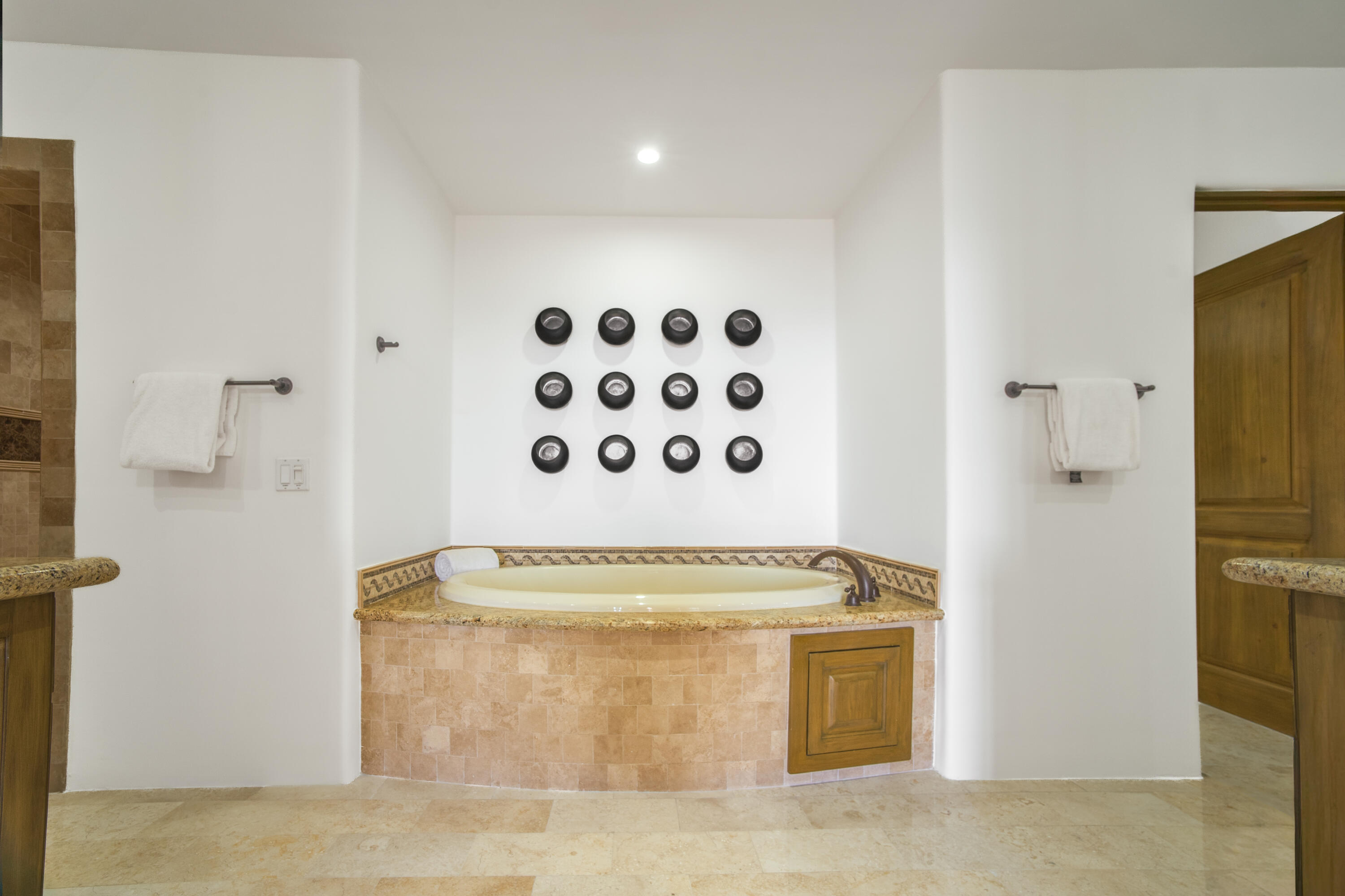 JR. PENTHOUSE, Hacienda Beach Club