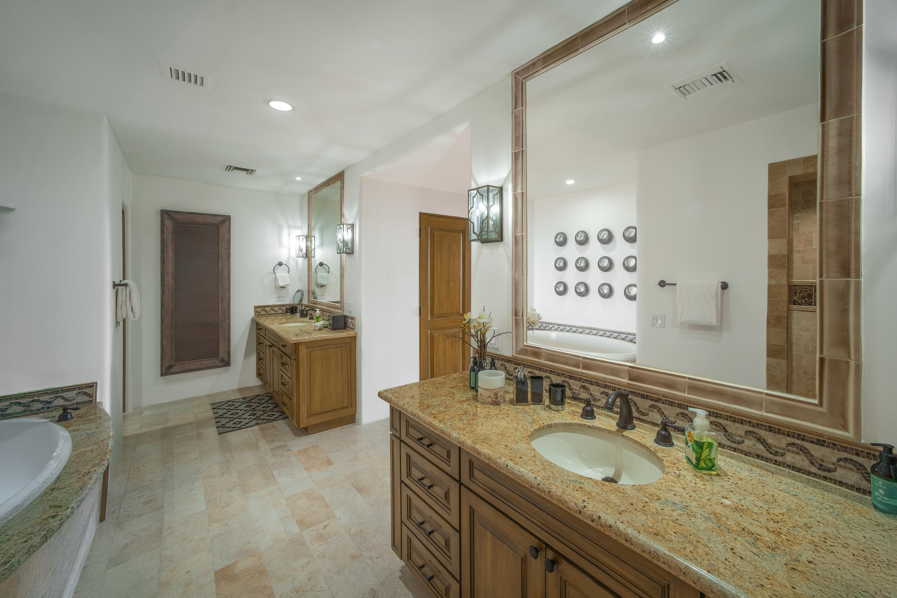 JR. PENTHOUSE, Hacienda Beach Club