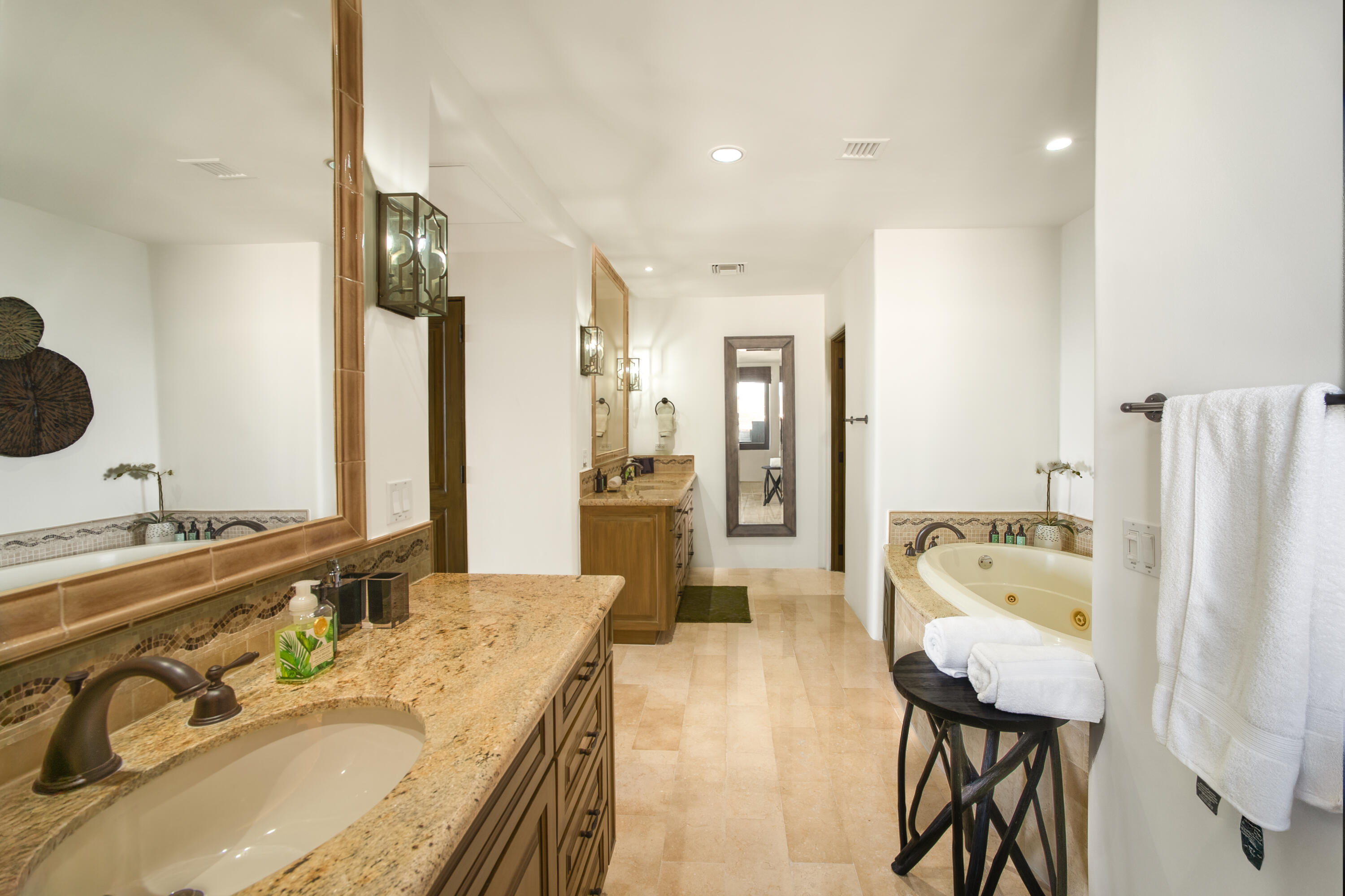 JR. PENTHOUSE, Hacienda Beach Club