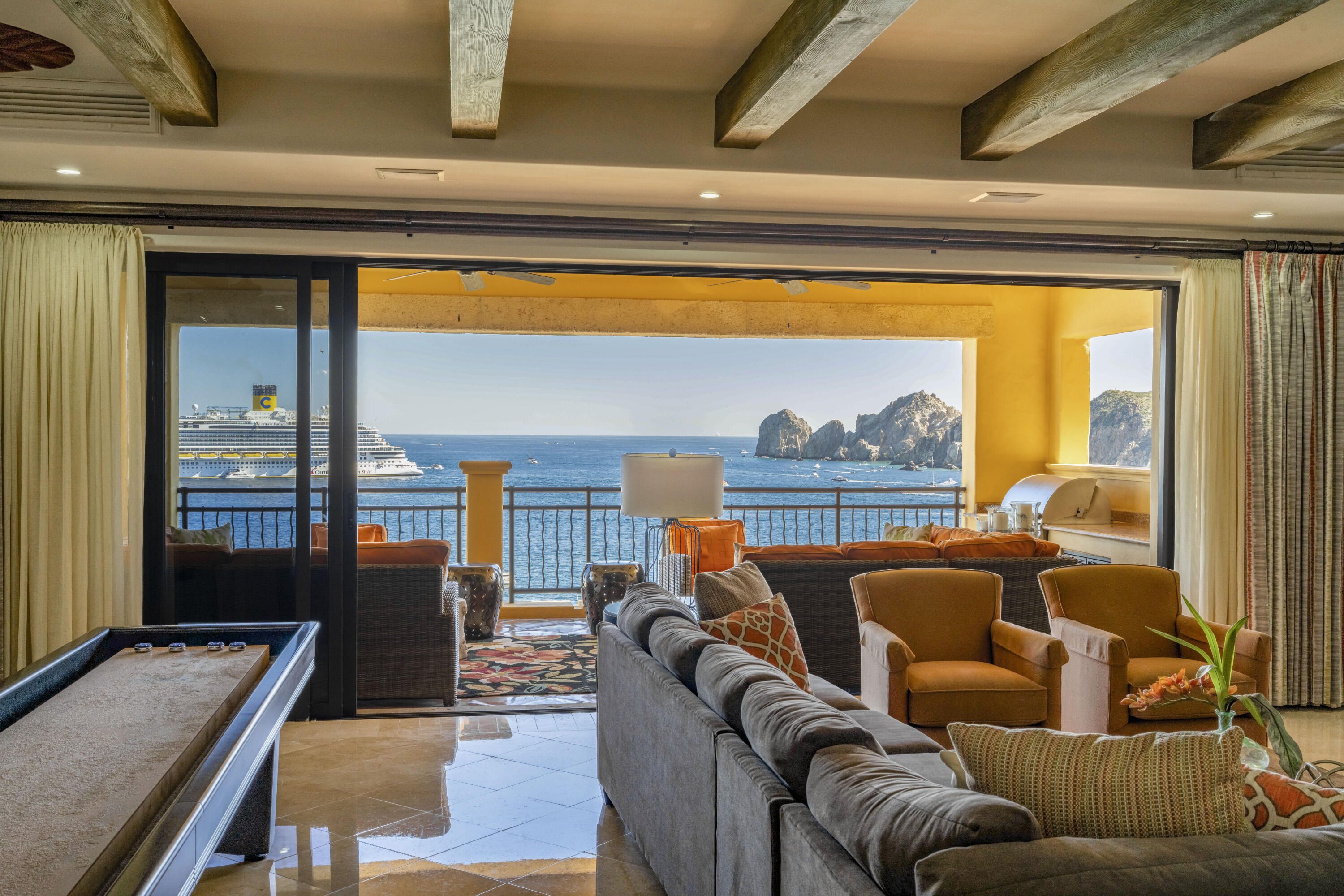 JR. PENTHOUSE, Hacienda Beach Club