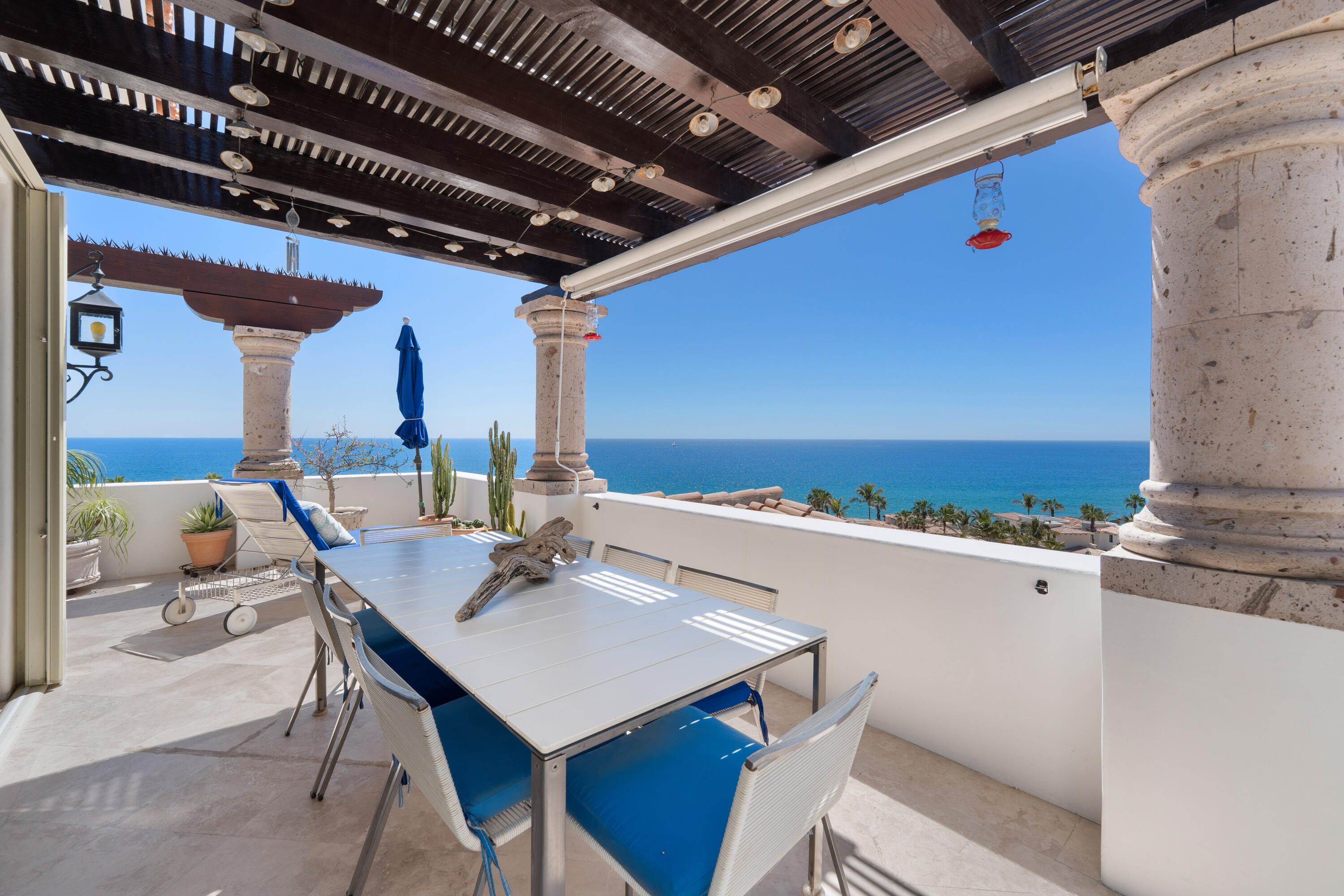 PH, El Encanto De La Laguna