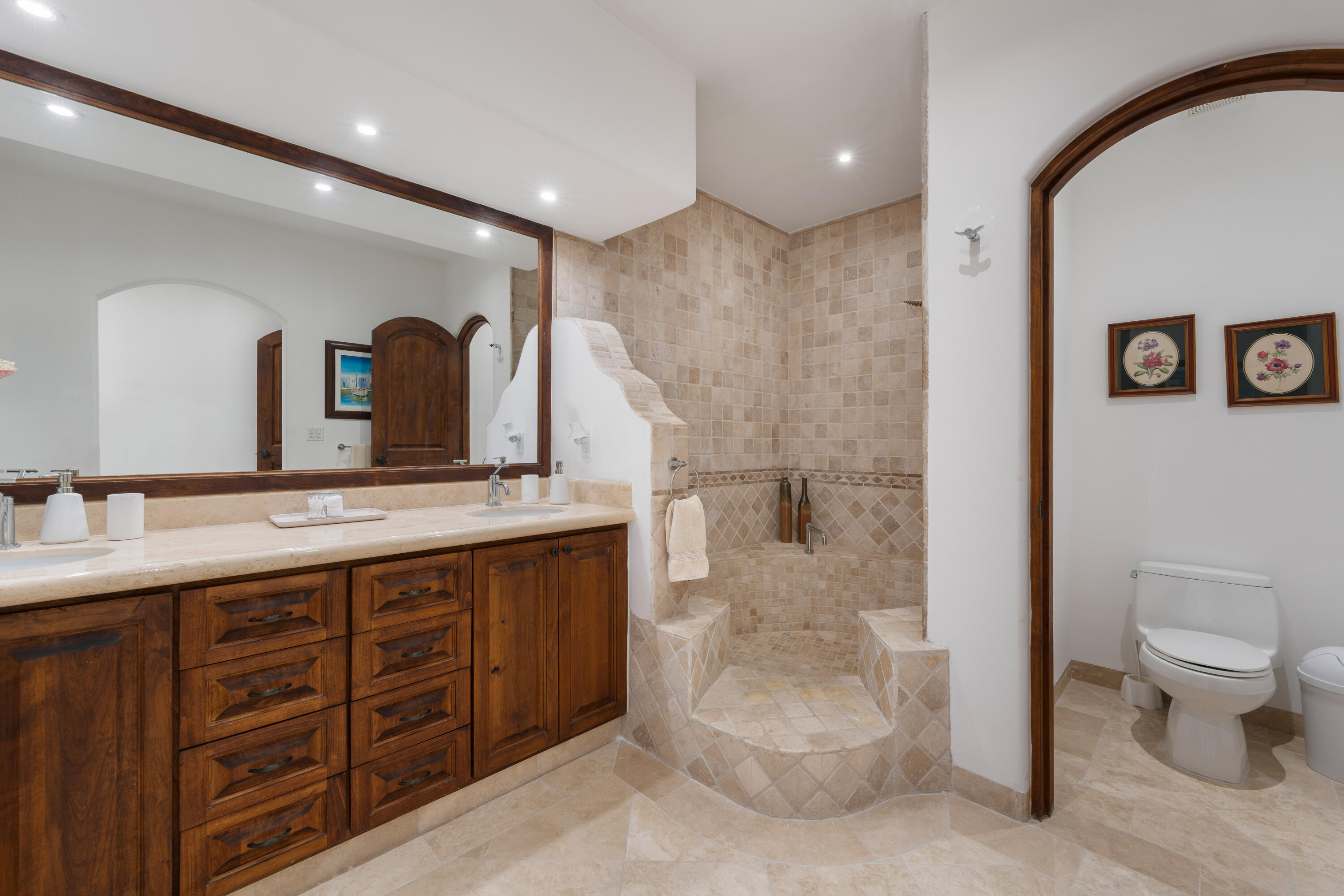 PH, El Encanto De La Laguna