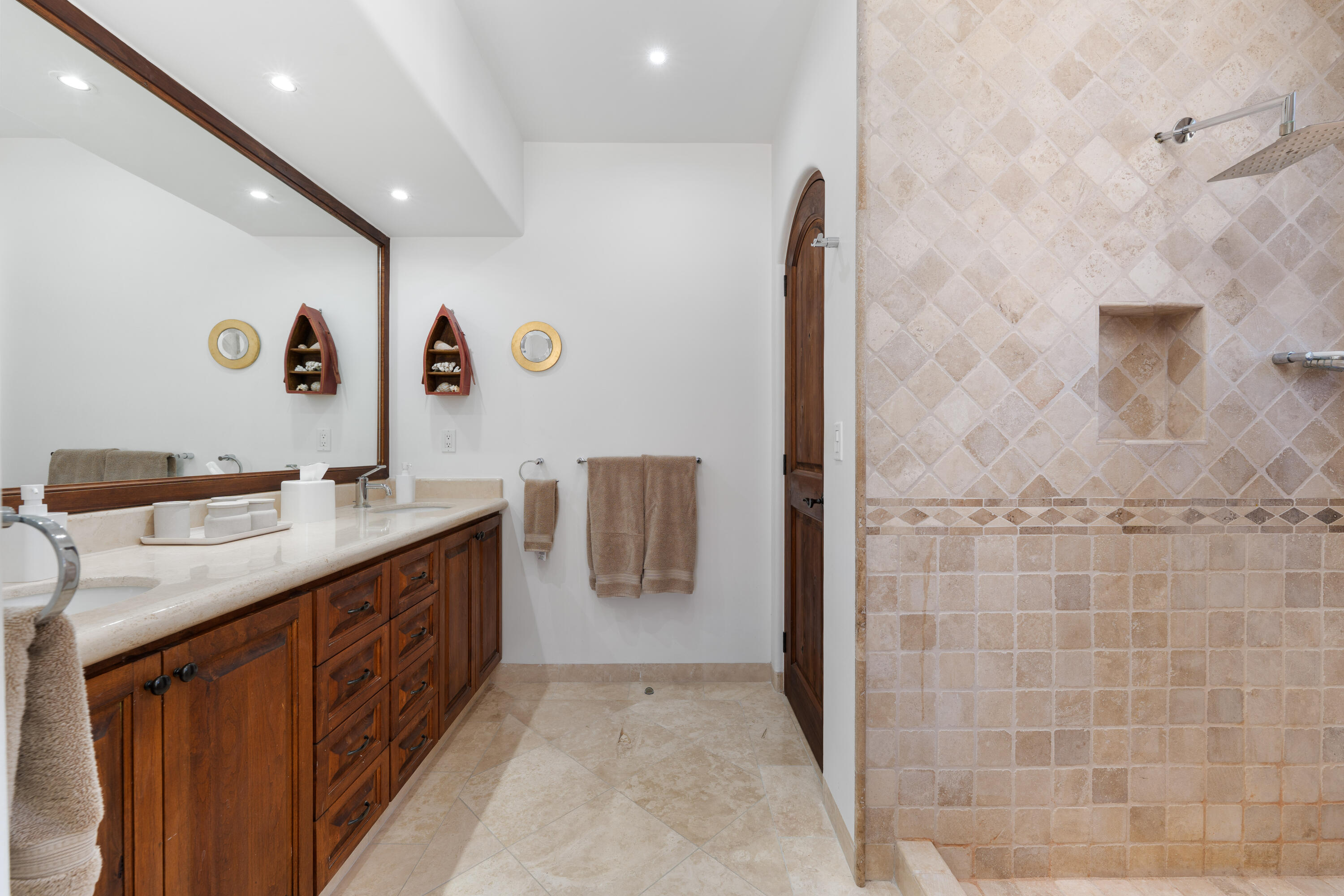 PH, El Encanto De La Laguna