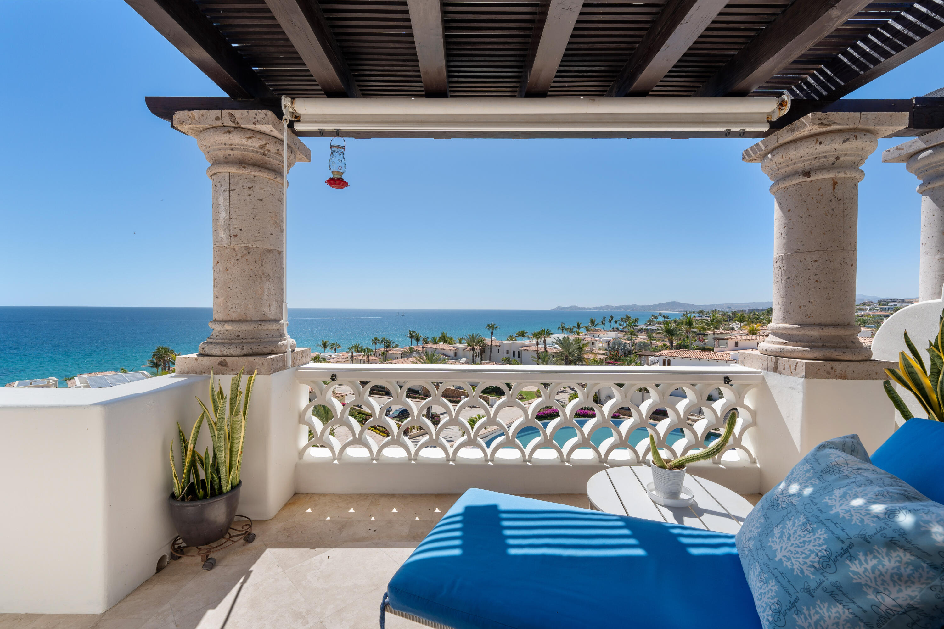 PH, El Encanto De La Laguna