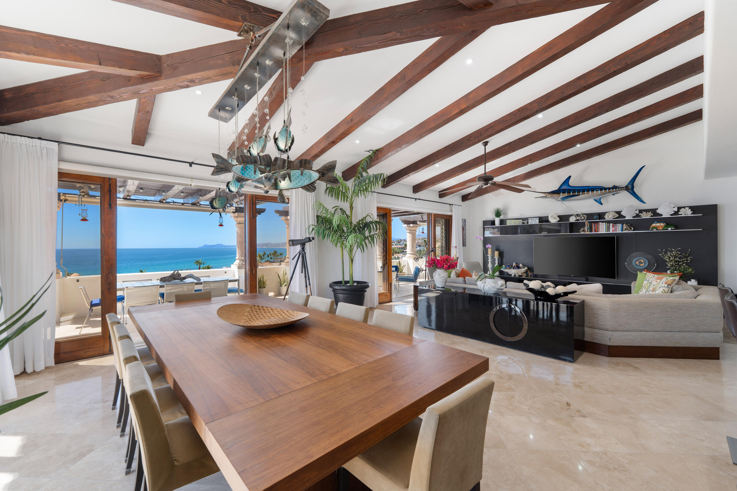 PH, El Encanto De La Laguna