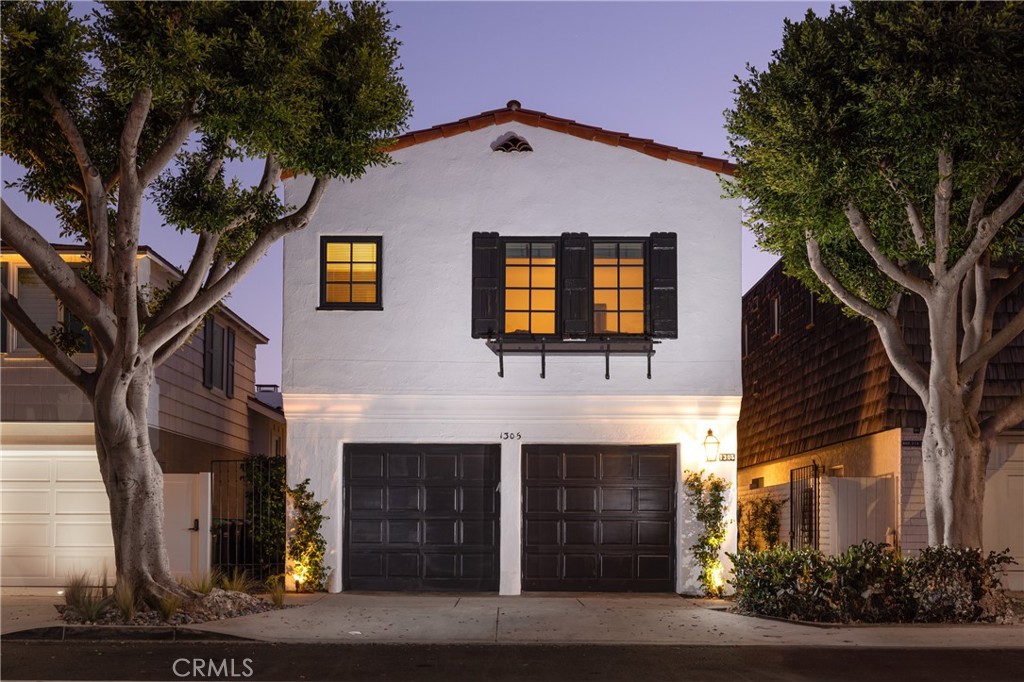 1305 E Balboa Boulevard