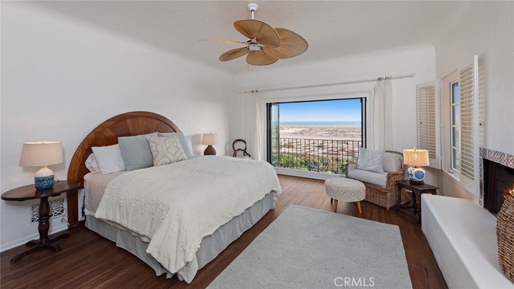 1305 E Balboa Boulevard