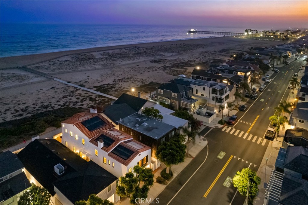 1305 E Balboa Boulevard