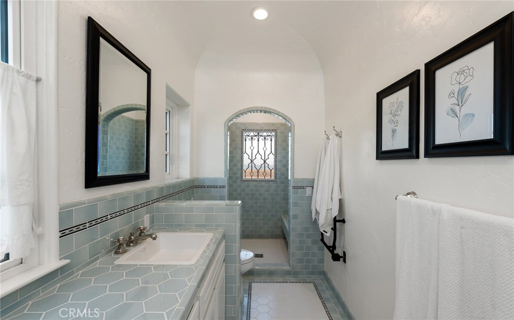 1305 E Balboa Boulevard