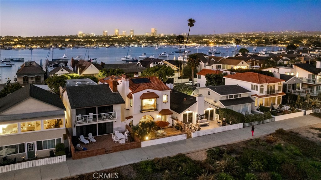 1305 E Balboa Boulevard