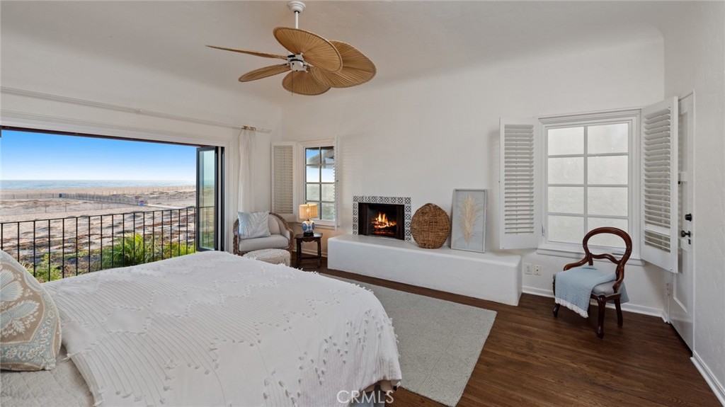 1305 E Balboa Boulevard
