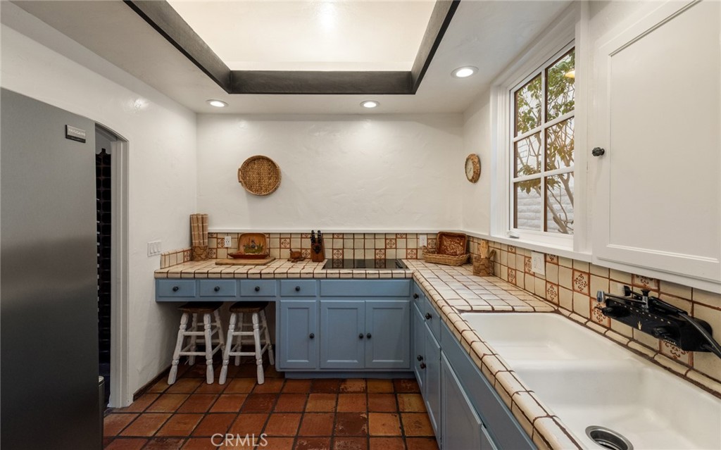 1305 E Balboa Boulevard