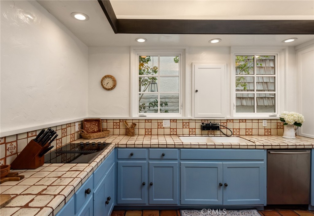1305 E Balboa Boulevard