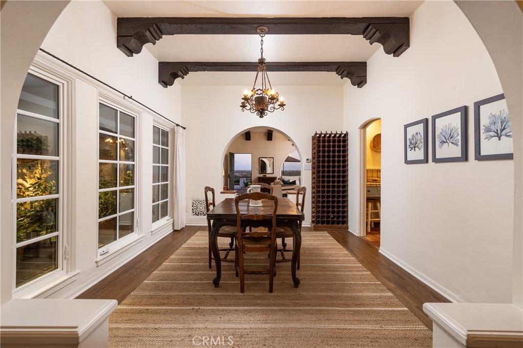 1305 E Balboa Boulevard