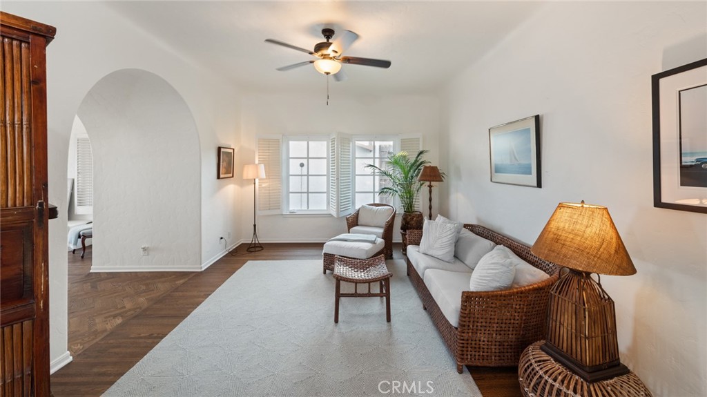 1305 E Balboa Boulevard