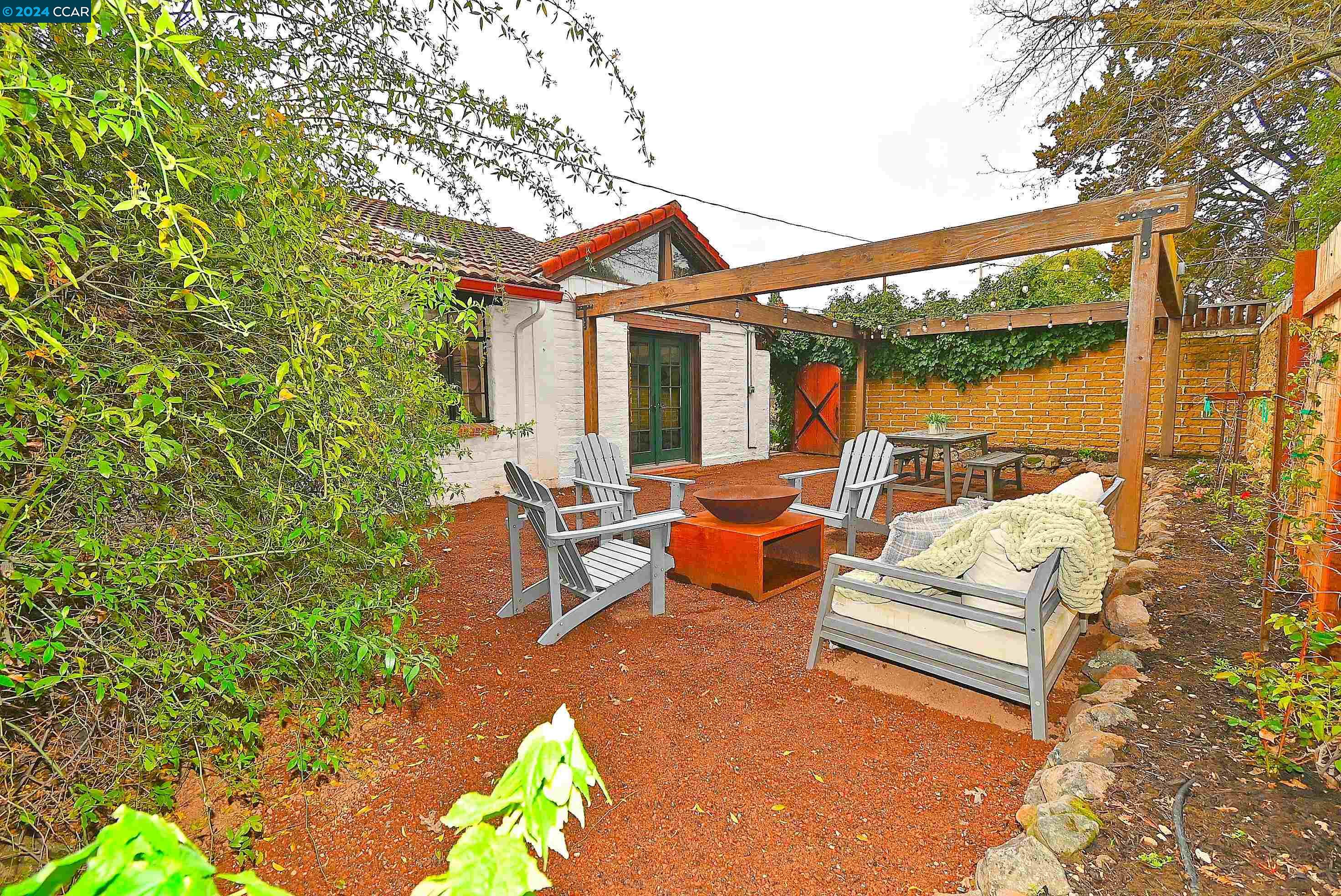 490 LA VISTA ROAD