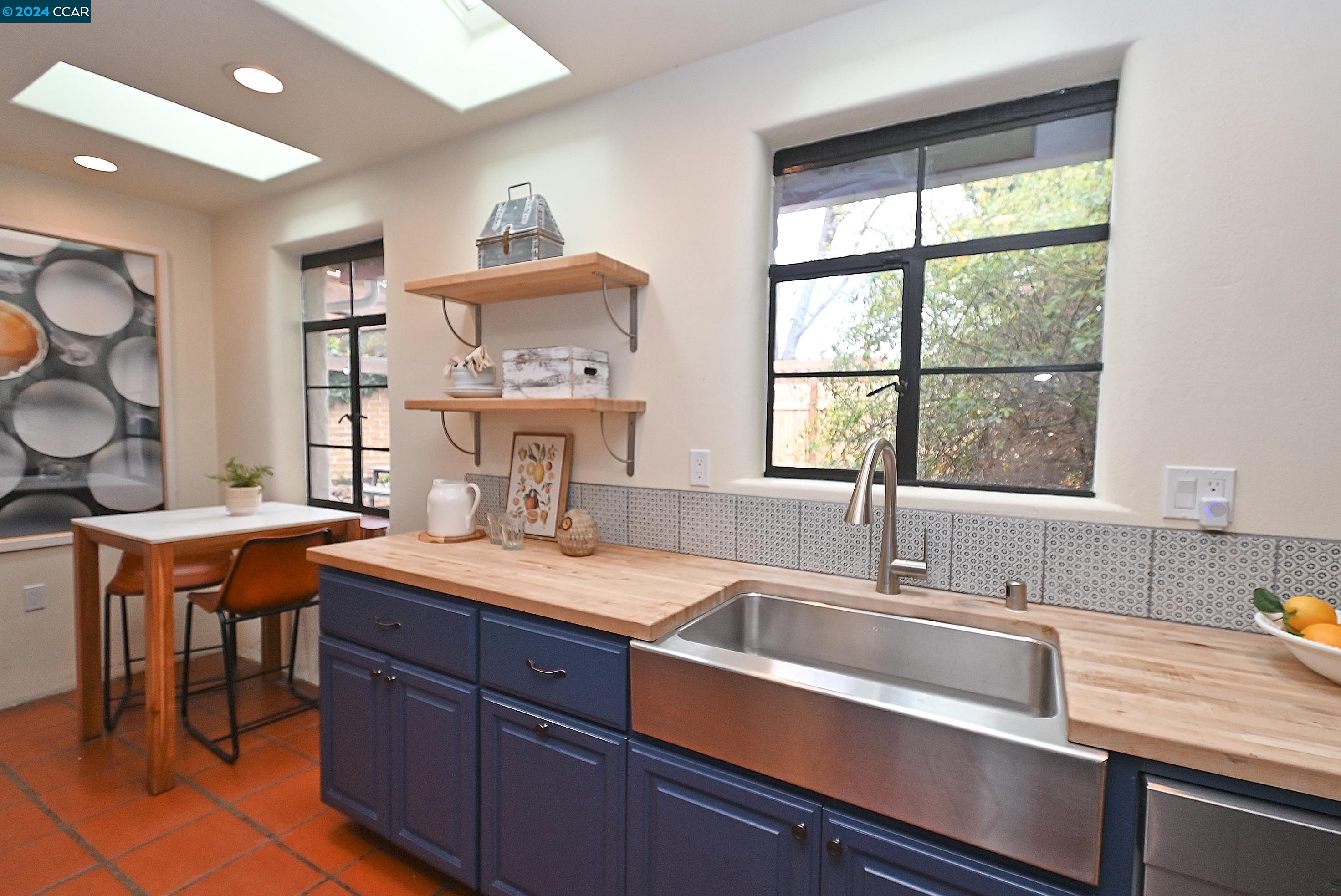 490 LA VISTA ROAD