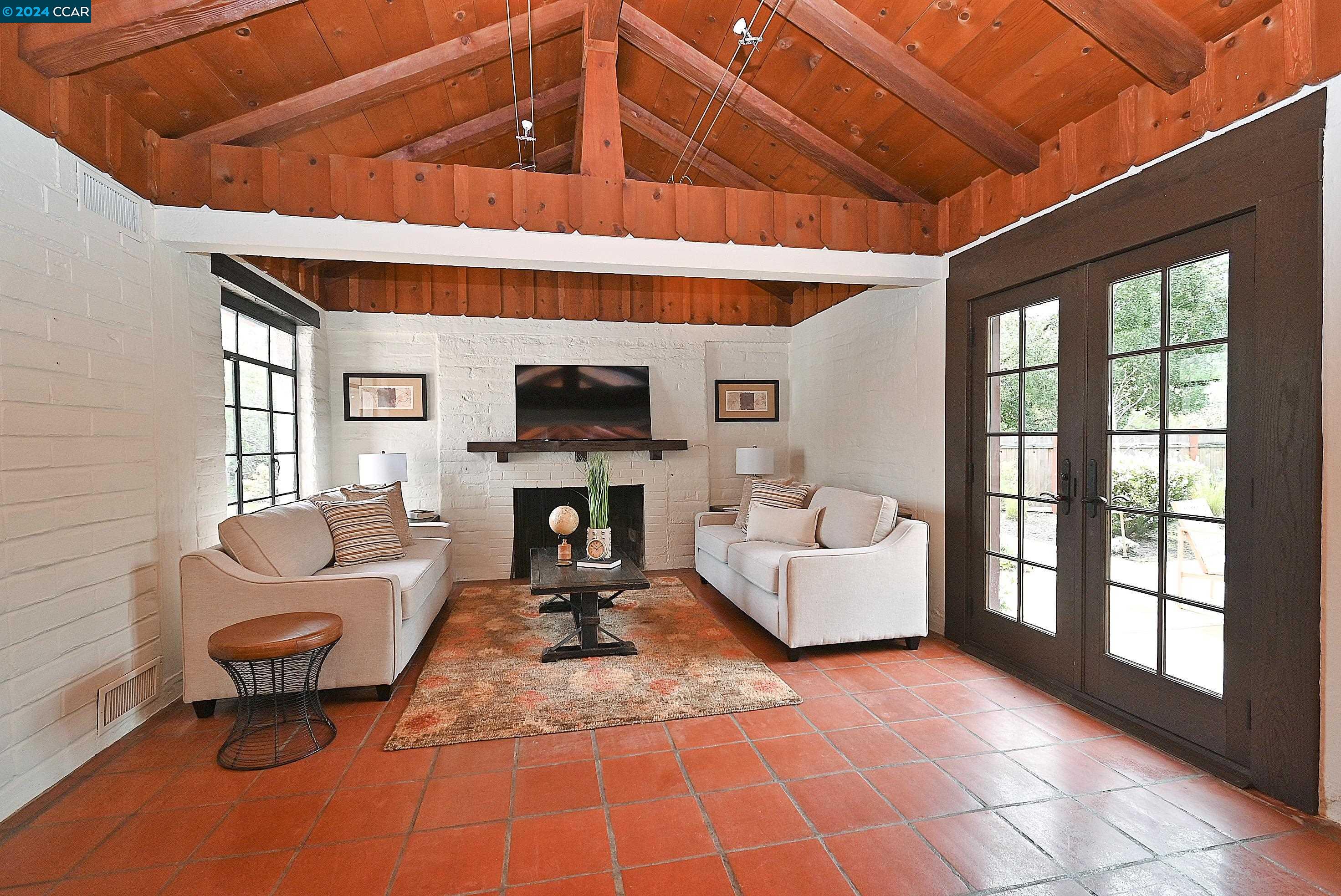 490 LA VISTA ROAD