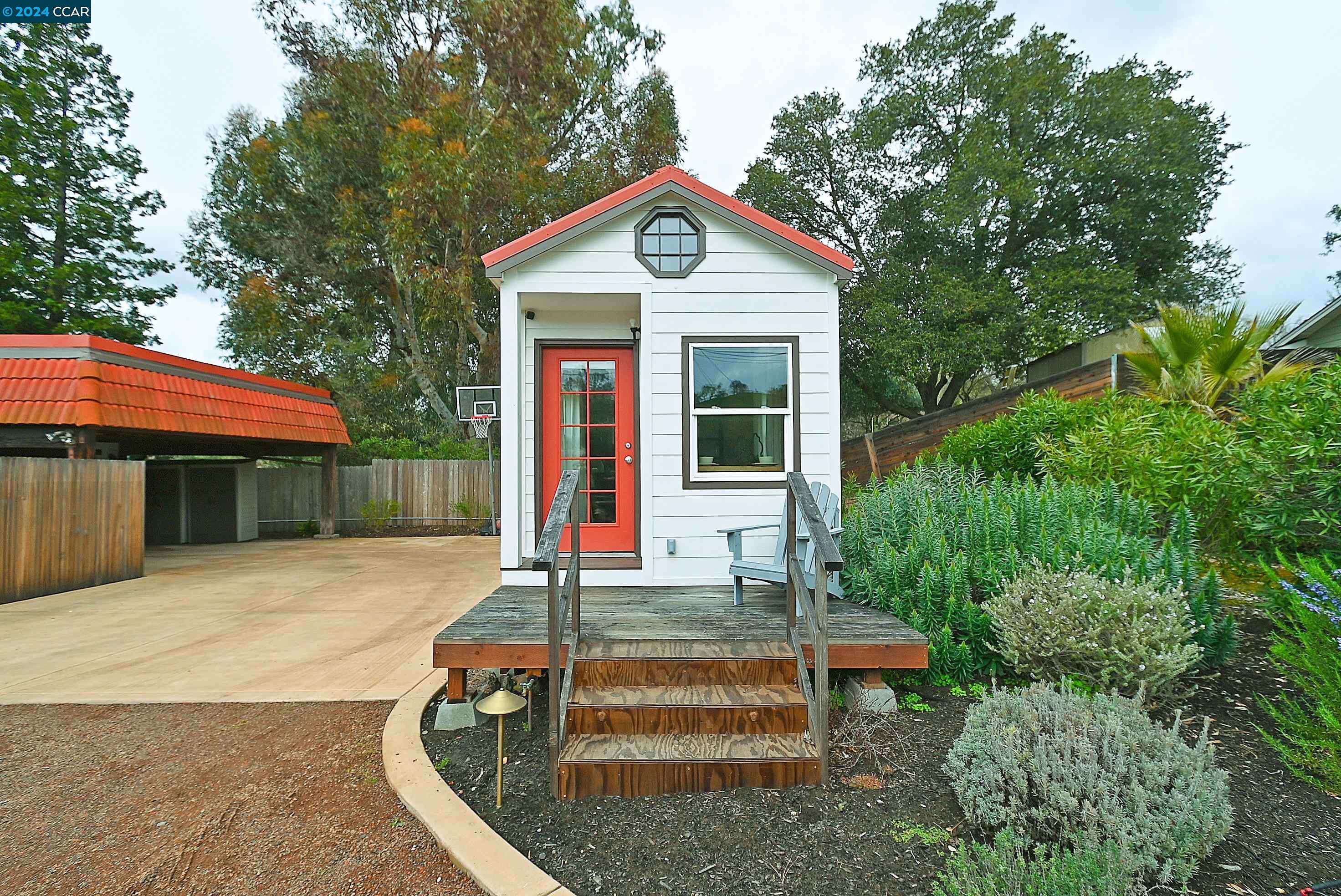 490 LA VISTA ROAD