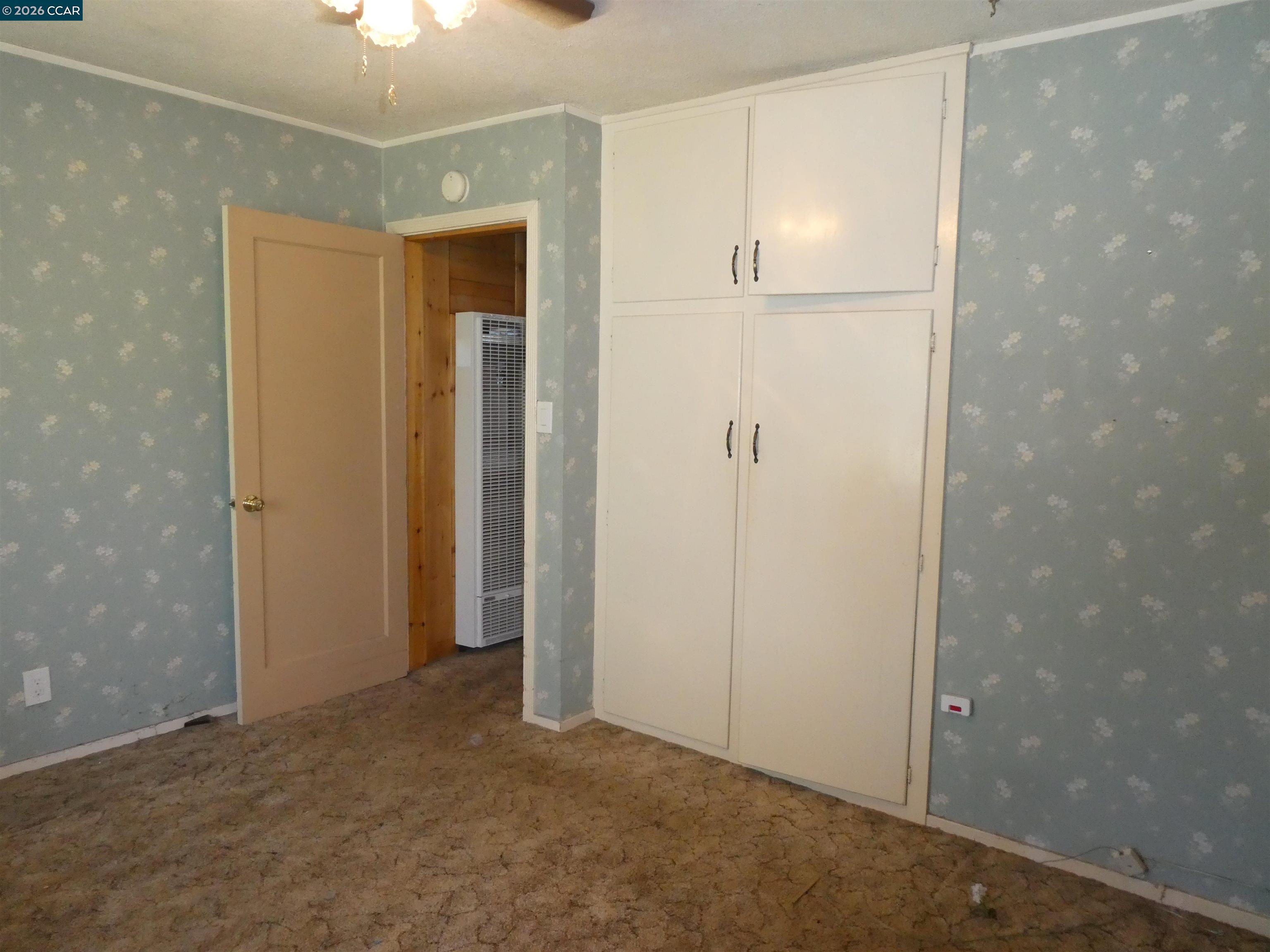 1906 Carolyn Dr