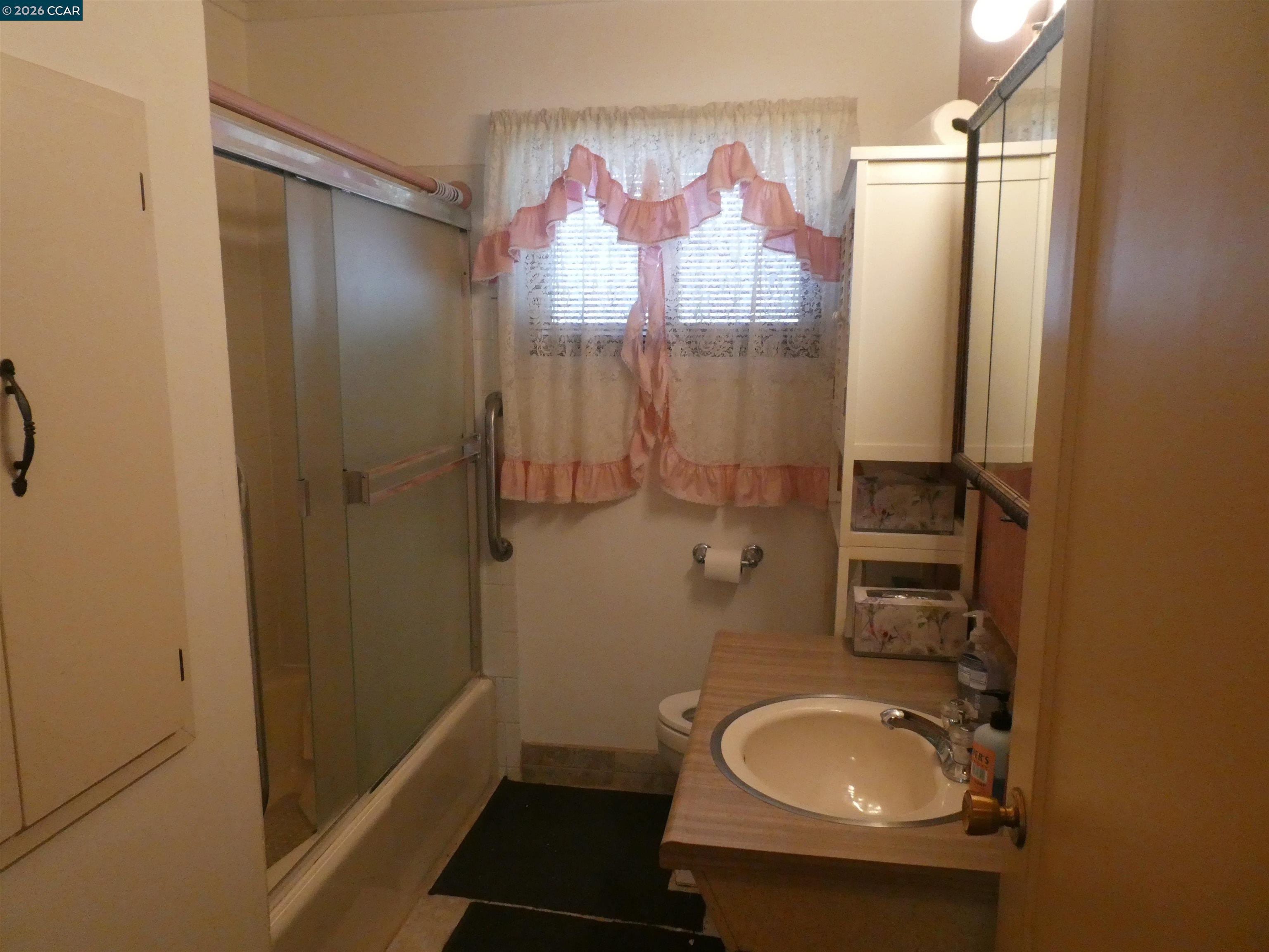 1906 Carolyn Dr