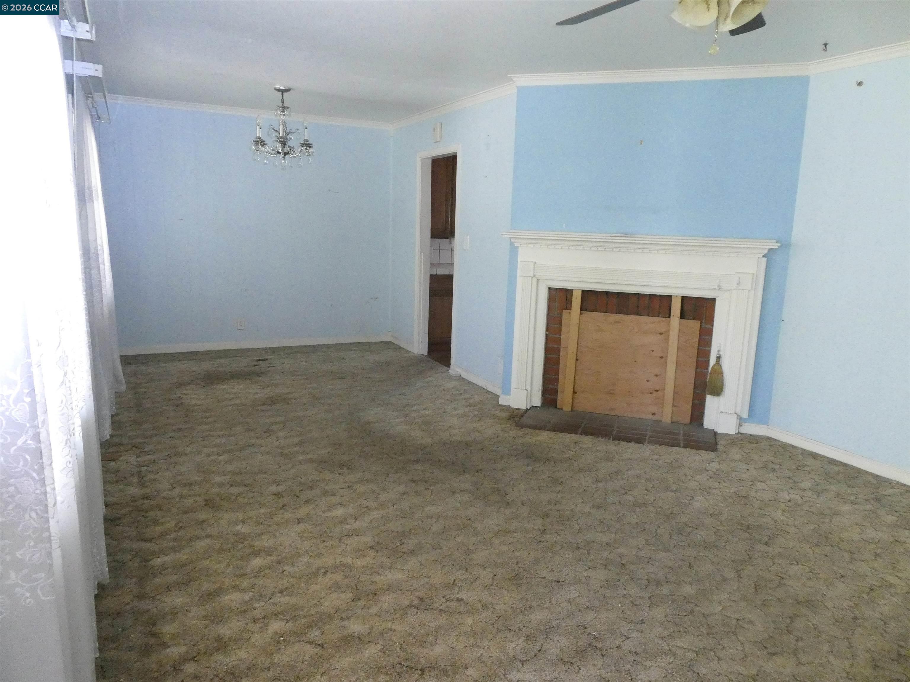 1906 Carolyn Dr