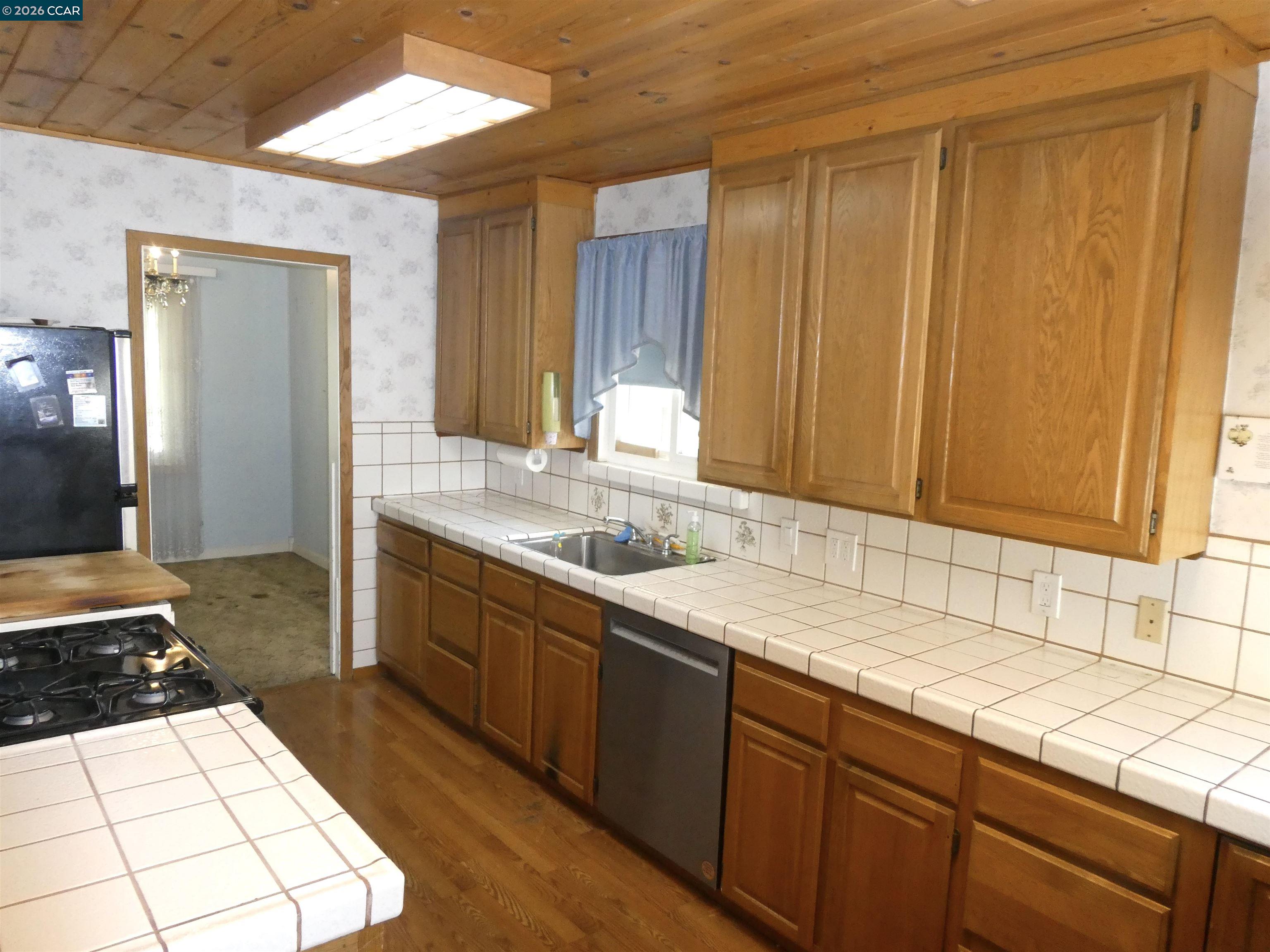 1906 Carolyn Dr