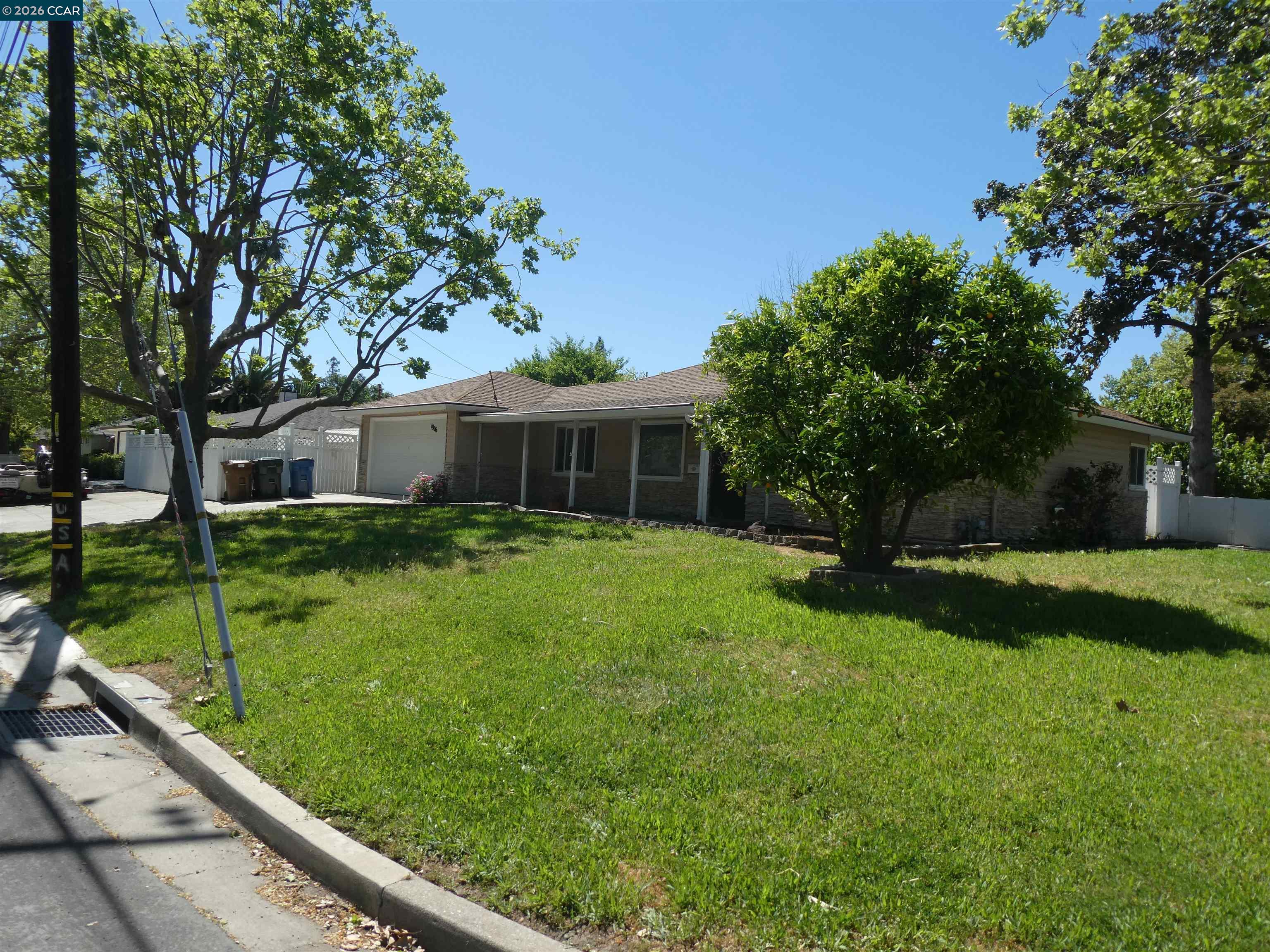 1906 Carolyn Dr