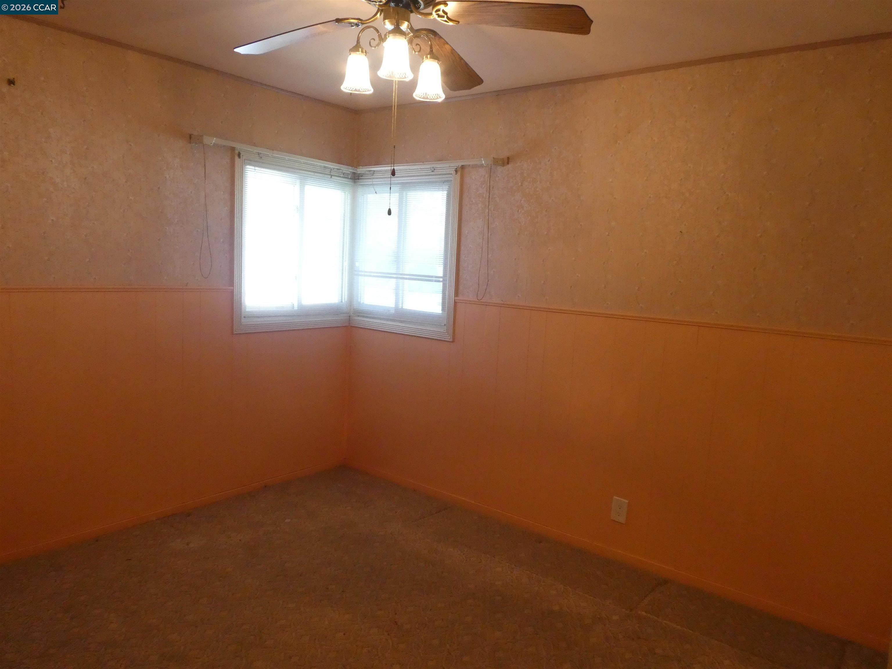 1906 Carolyn Dr
