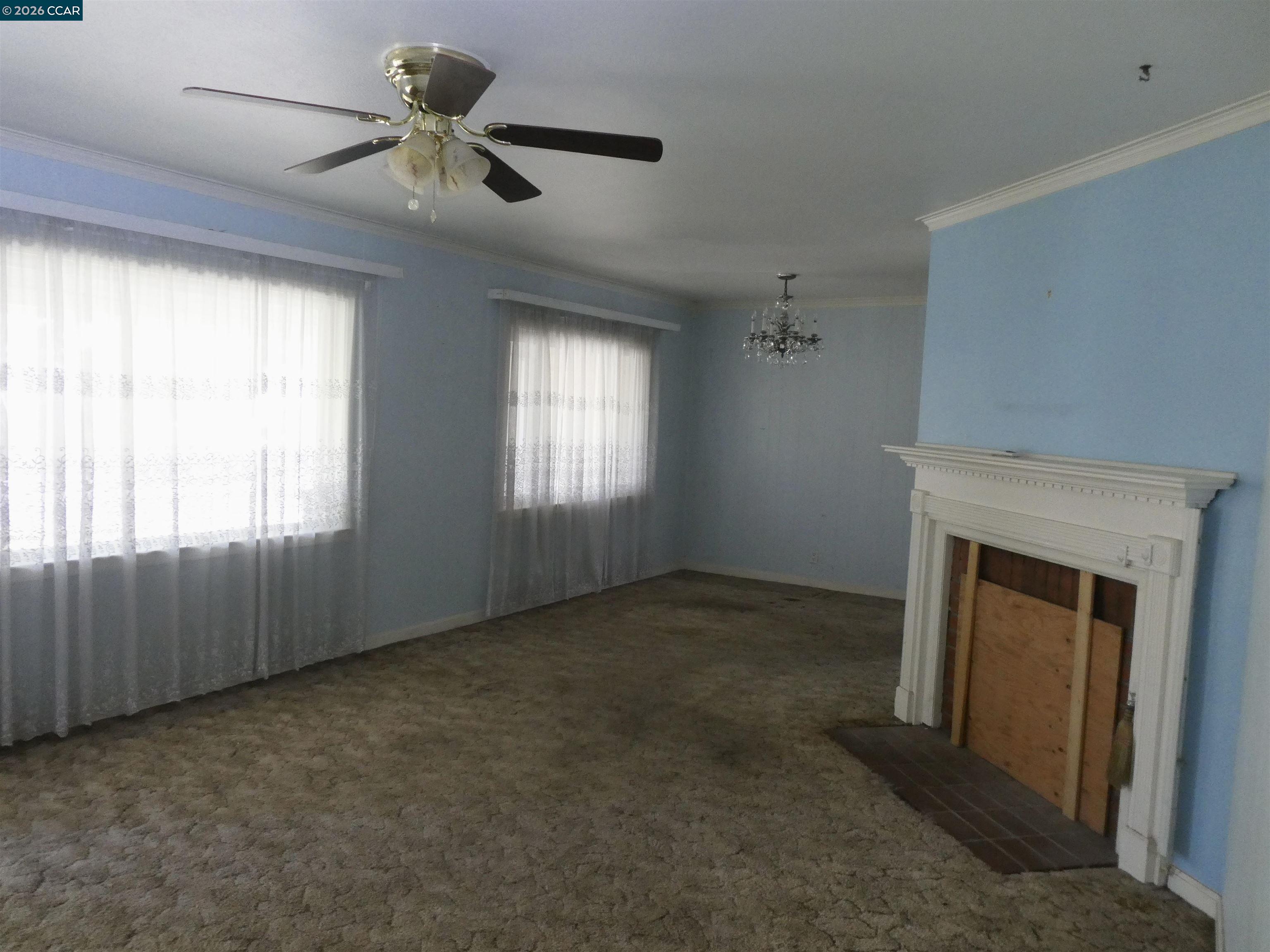 1906 Carolyn Dr