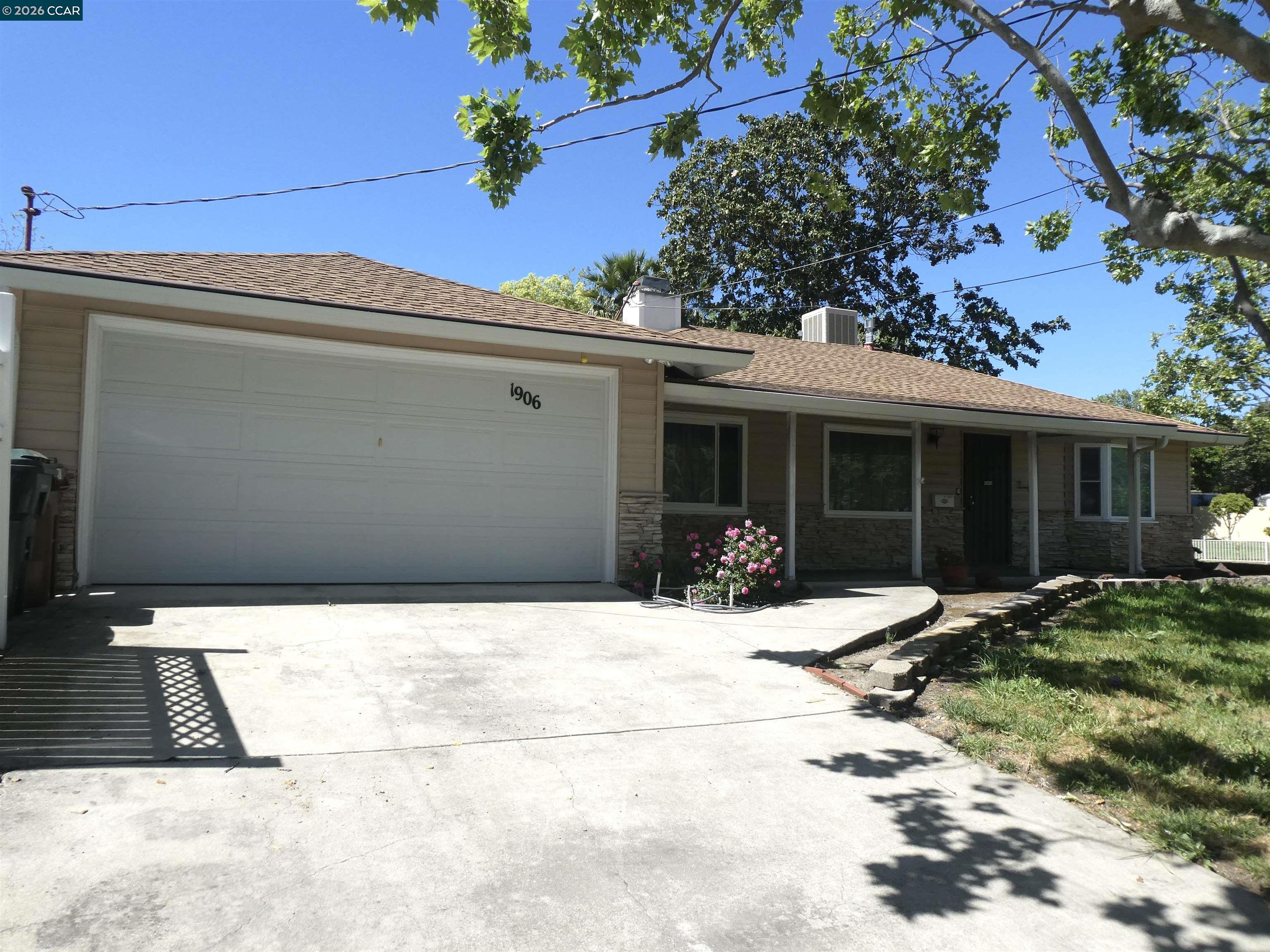 1906 Carolyn Dr