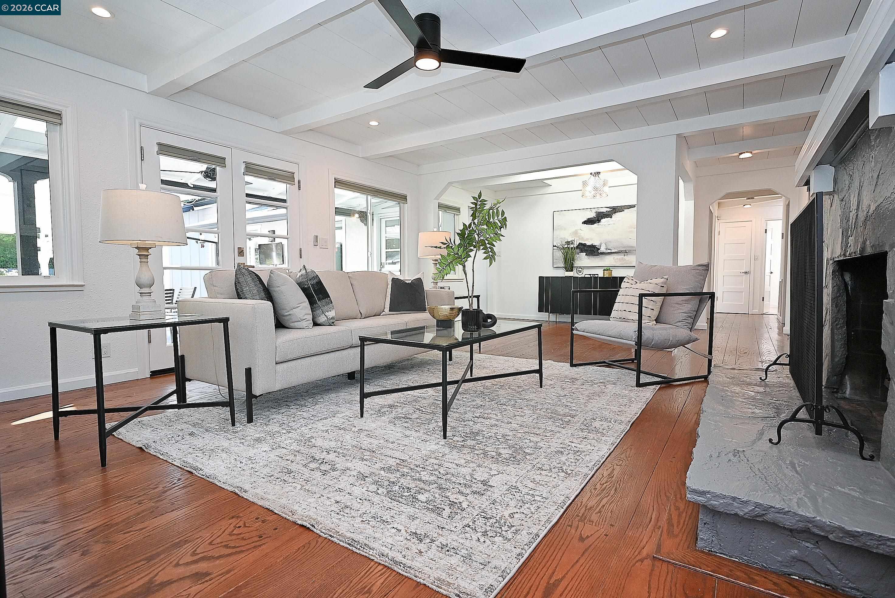 118 GLEN CT