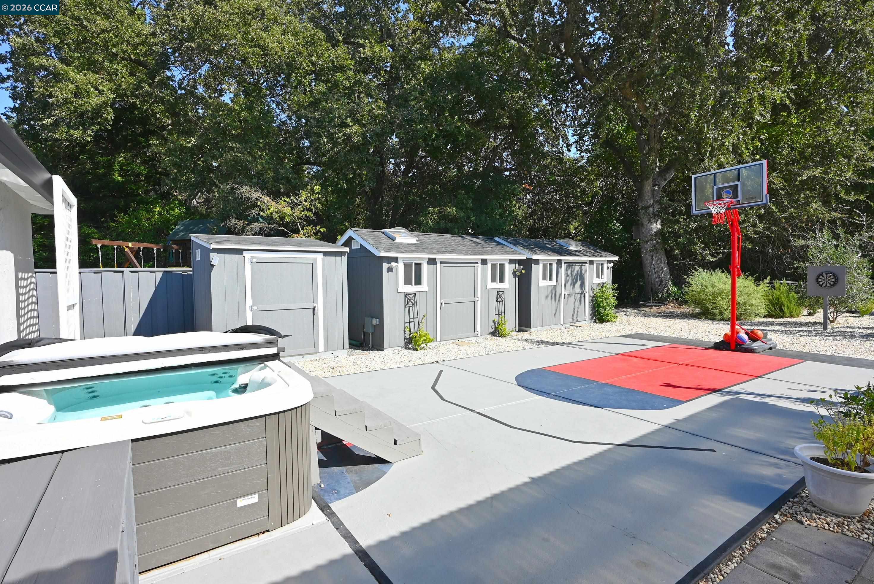 118 GLEN CT