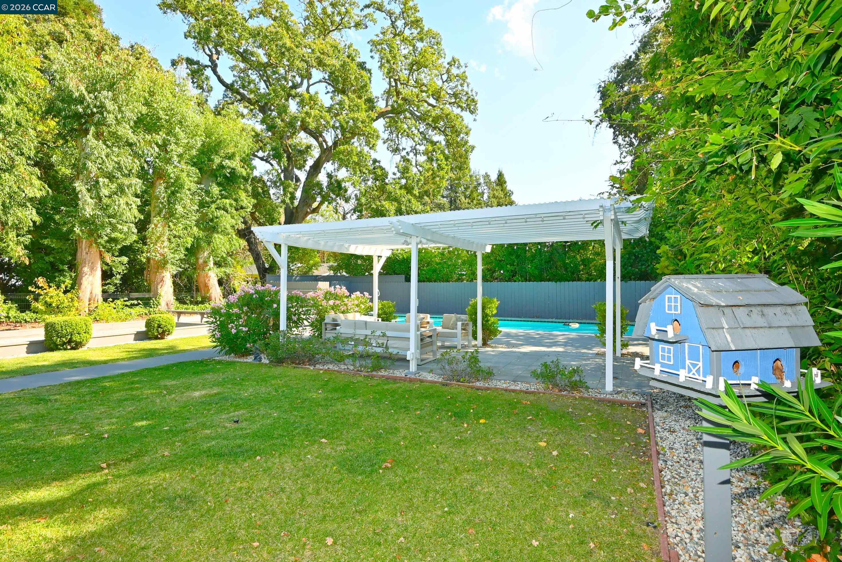 118 GLEN CT