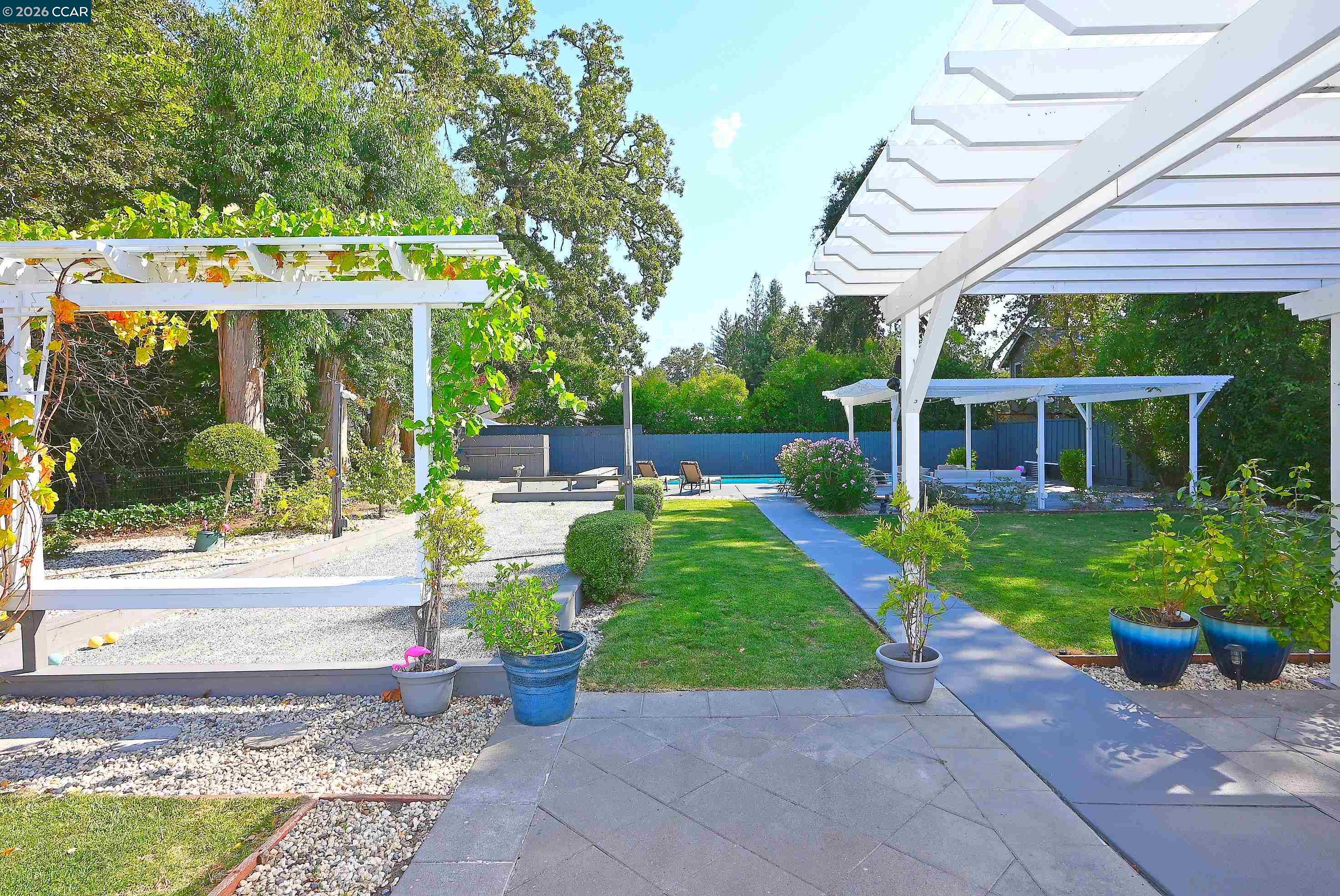 118 GLEN CT
