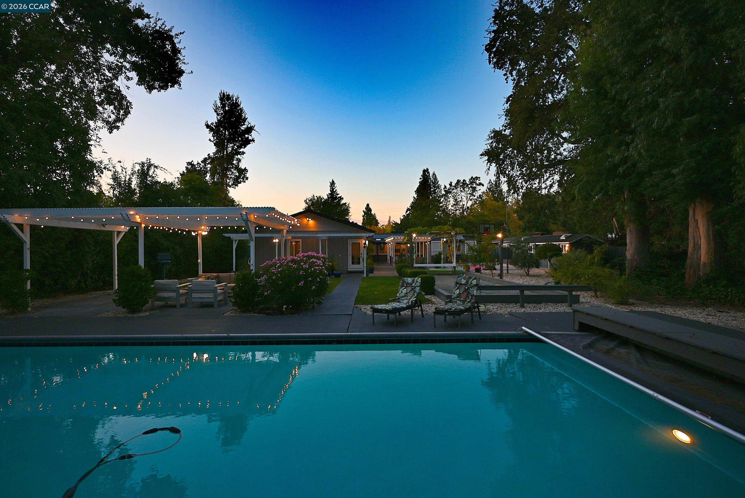 118 GLEN CT