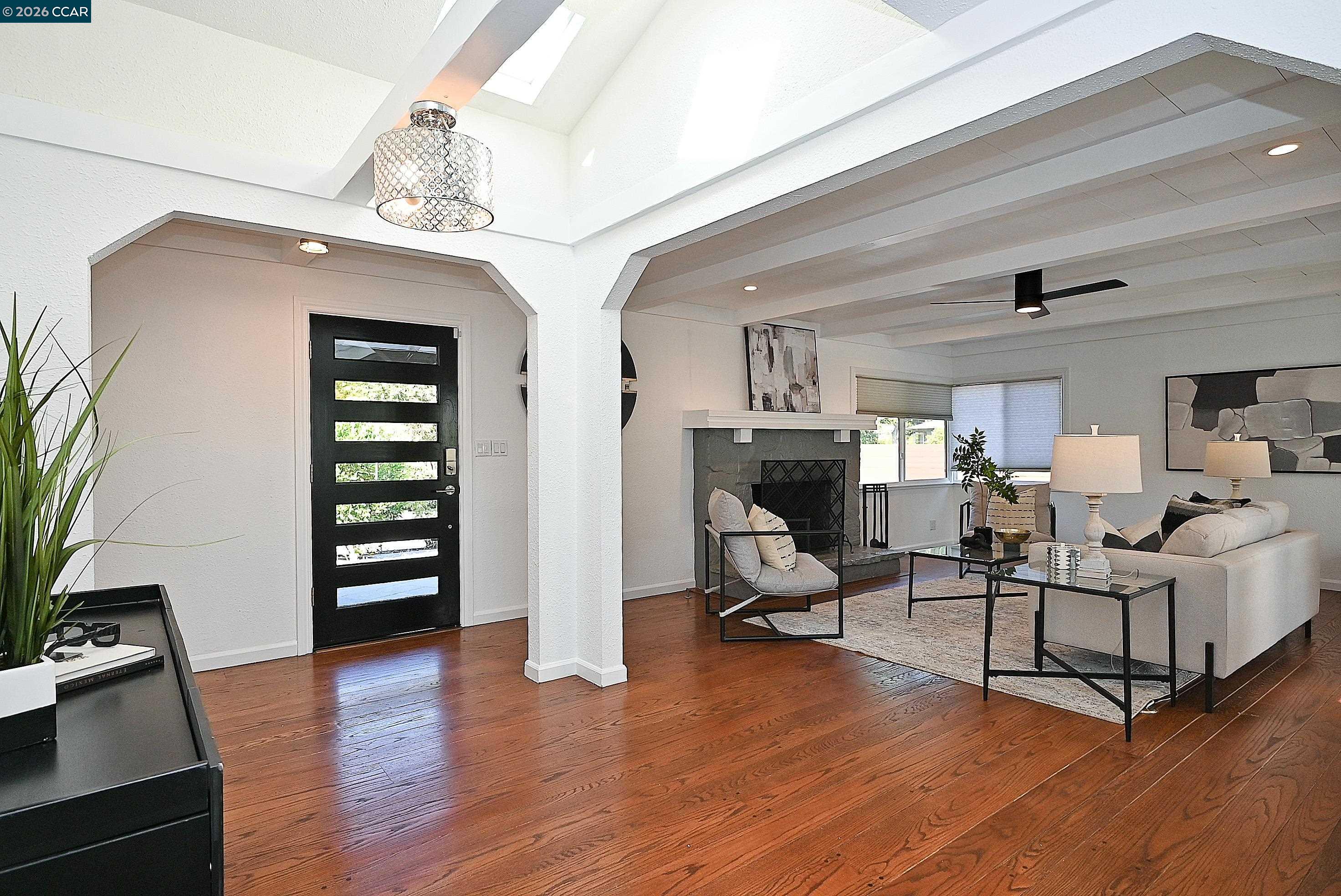 118 GLEN CT