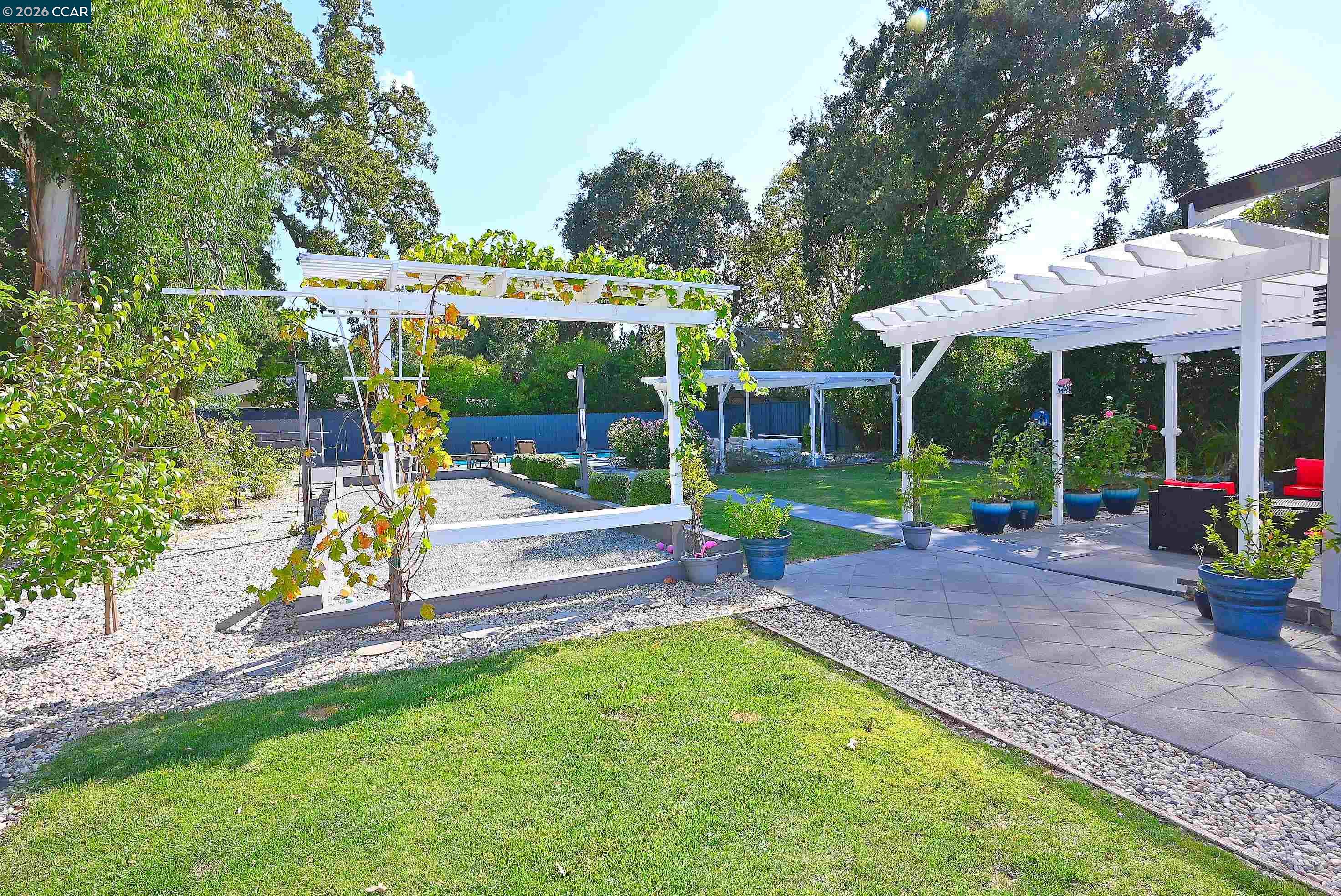 118 GLEN CT