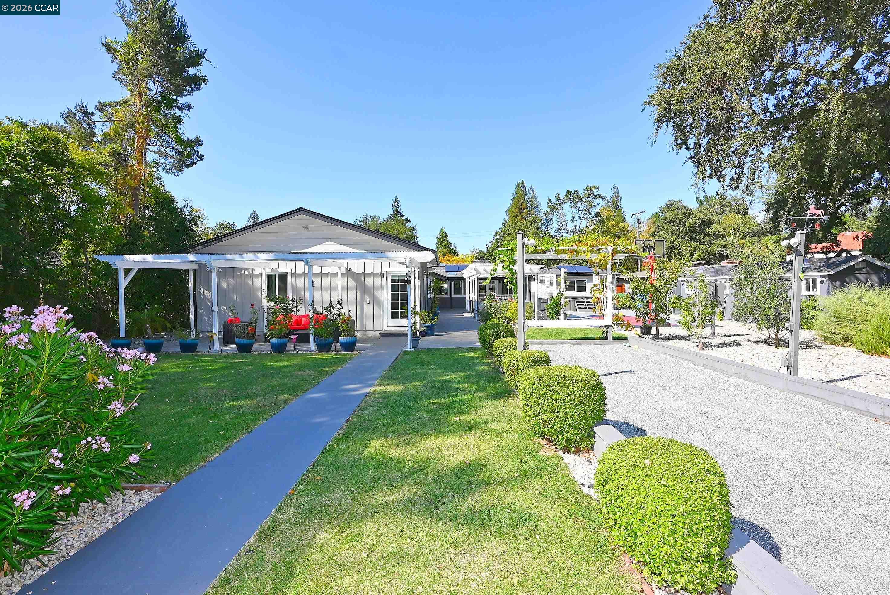 118 GLEN CT